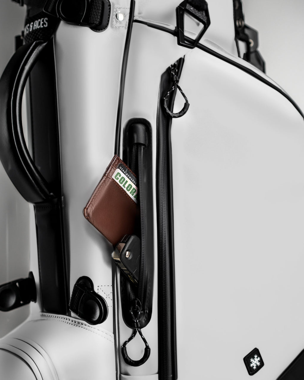 Pins and Aces Player Preferred™ Golf Bag - Domino — packaging