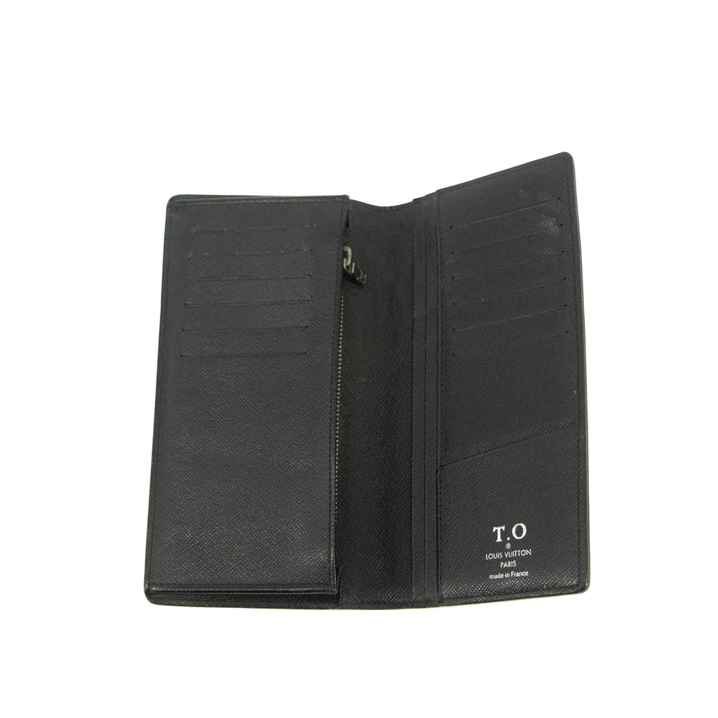 Bolt Boutique Louis Vuitton Damier Graphite Long Wallet #3857 — lifestyle context
