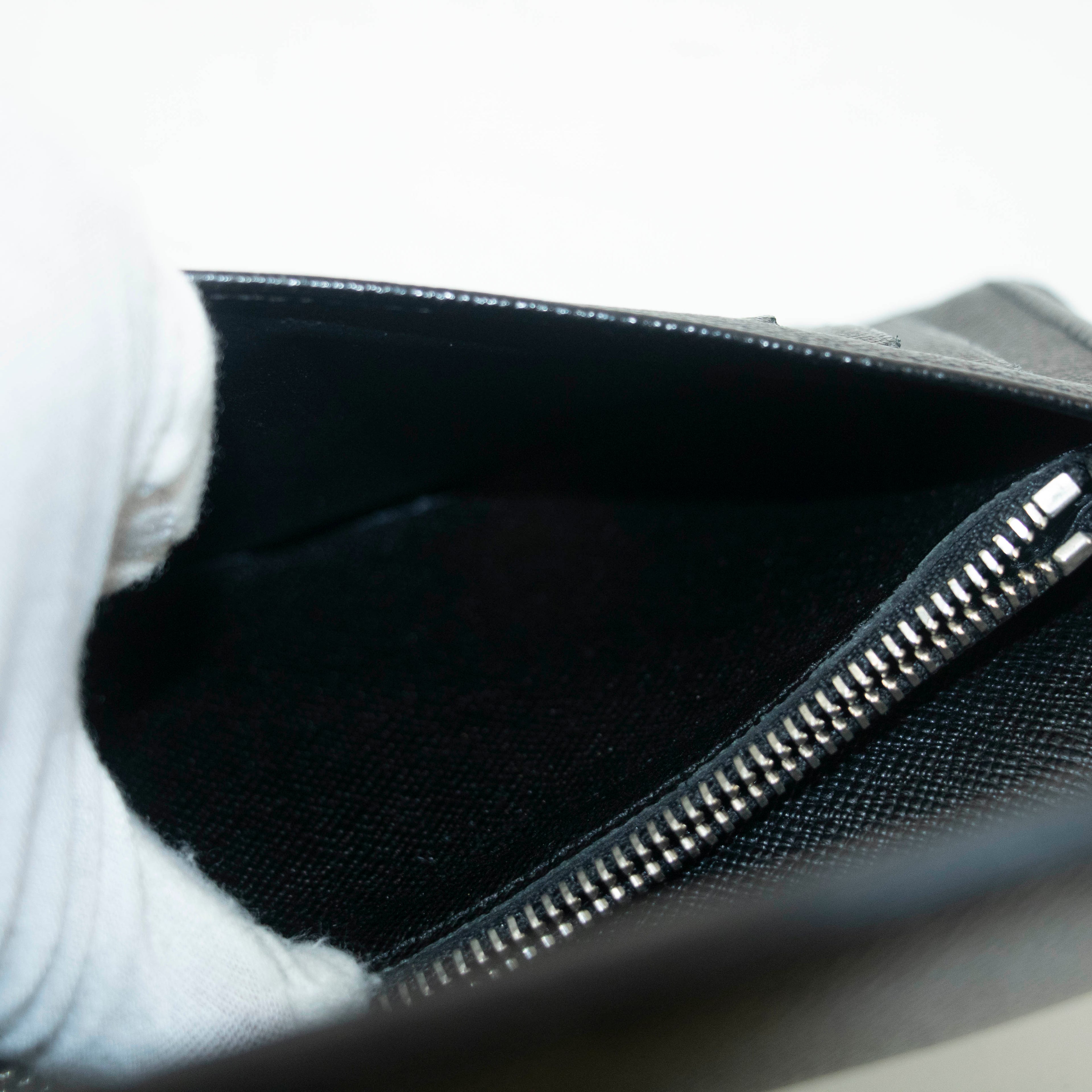 Bolt Boutique Louis Vuitton Damier Graphite Long Wallet #3857 — color detail
