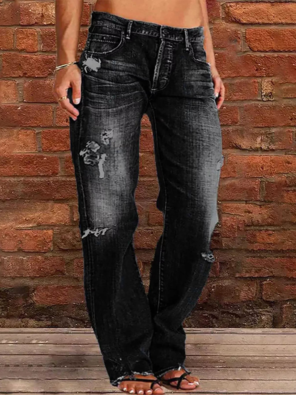 Distressed Loose Fit Jeans