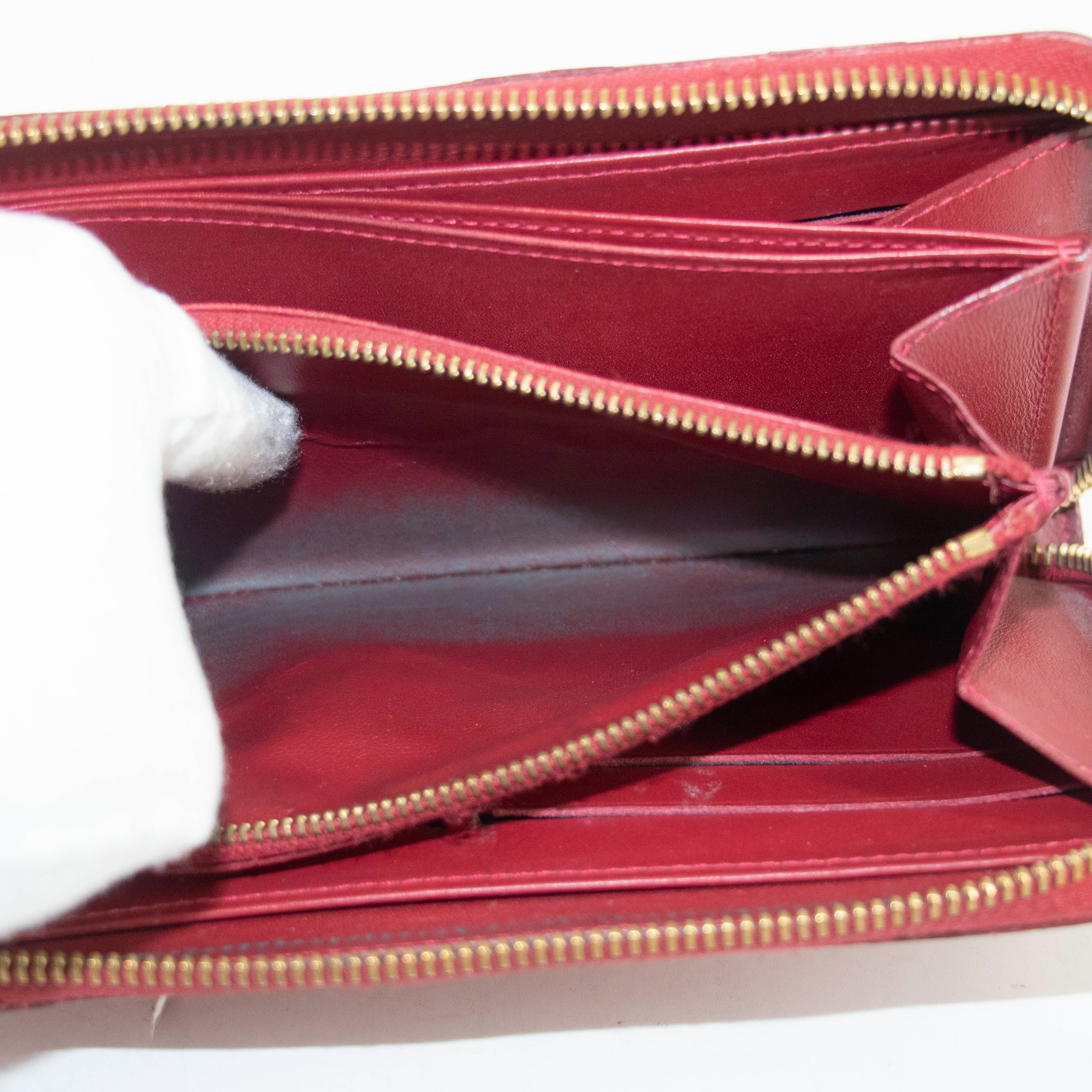 Bolt Boutique Louis Vuitton Rayures Vernis Zippy Long Wallet #3927 — in-use photo