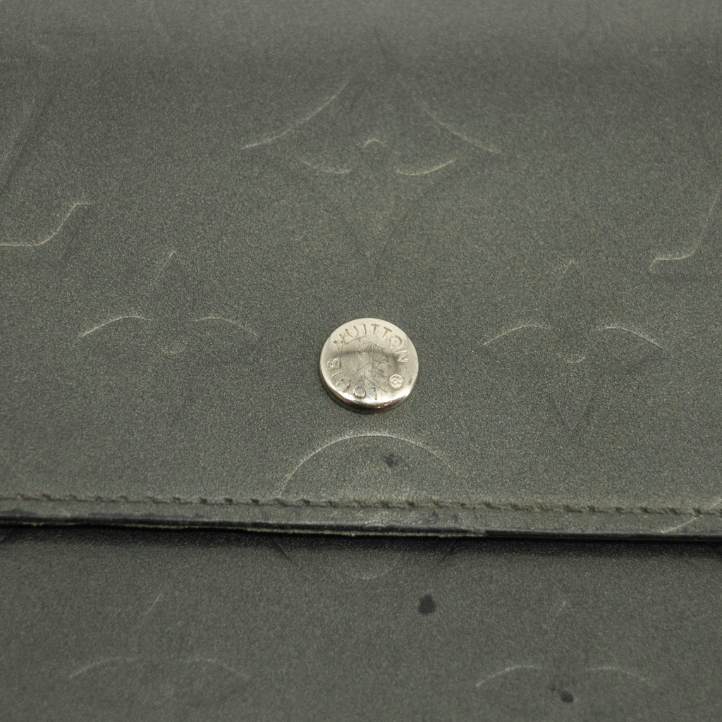 Bolt Boutique Louis Vuitton Grey Vernis International Long Wallet #3931 — lifestyle context