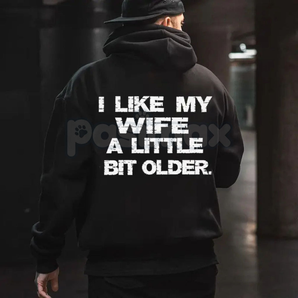 Pasimax I Like My Wife A Little Bit Older Hoodie – Funny Husband Slogan Pullover, Cheeky Marriage Humour Streetwear, Unisex V