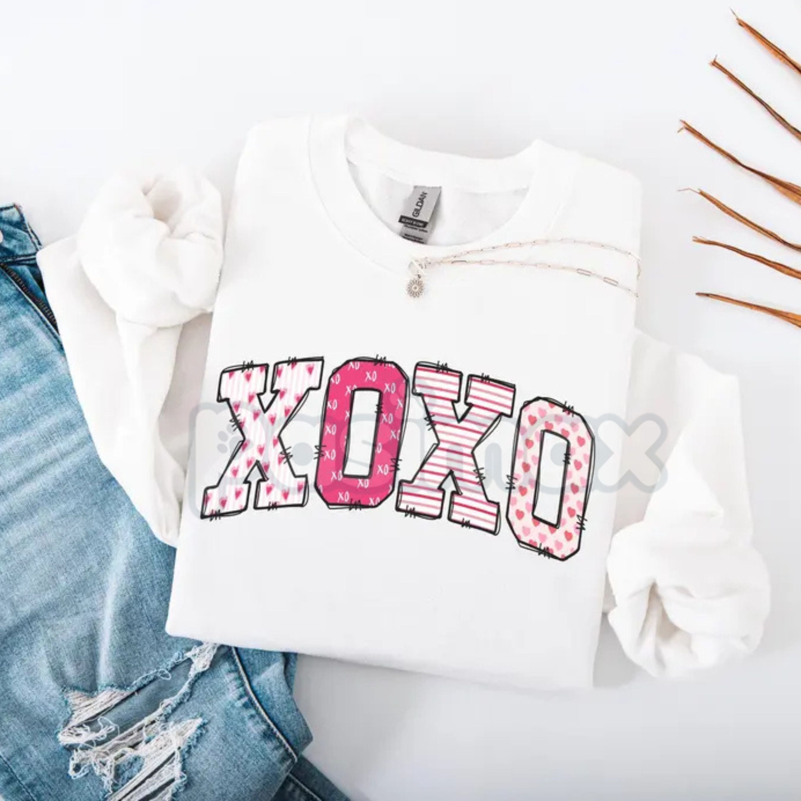 Pasimax Preppy Valentines Day Sweatshirt | XOXO Sweater | Women's Retro Valentine Crewneck | Aesthetic Preppy Valentine Outfi
