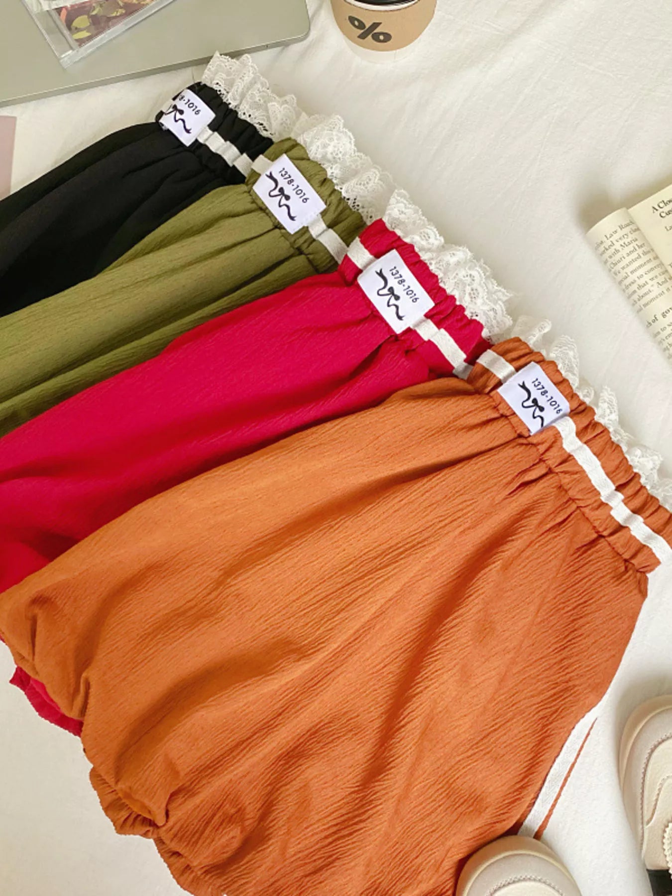 Lace Trim Elastic Waist Mini Skirt