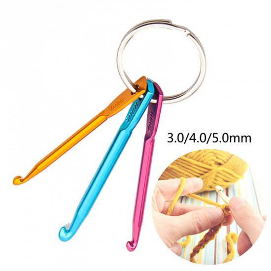 Darn Good Yarn Darn Good Yarn 3mm - 5mm Aluminum Crochet Hook Keychain Set — main product shot