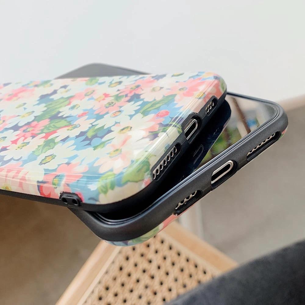 Retro Daisy Phone Case
