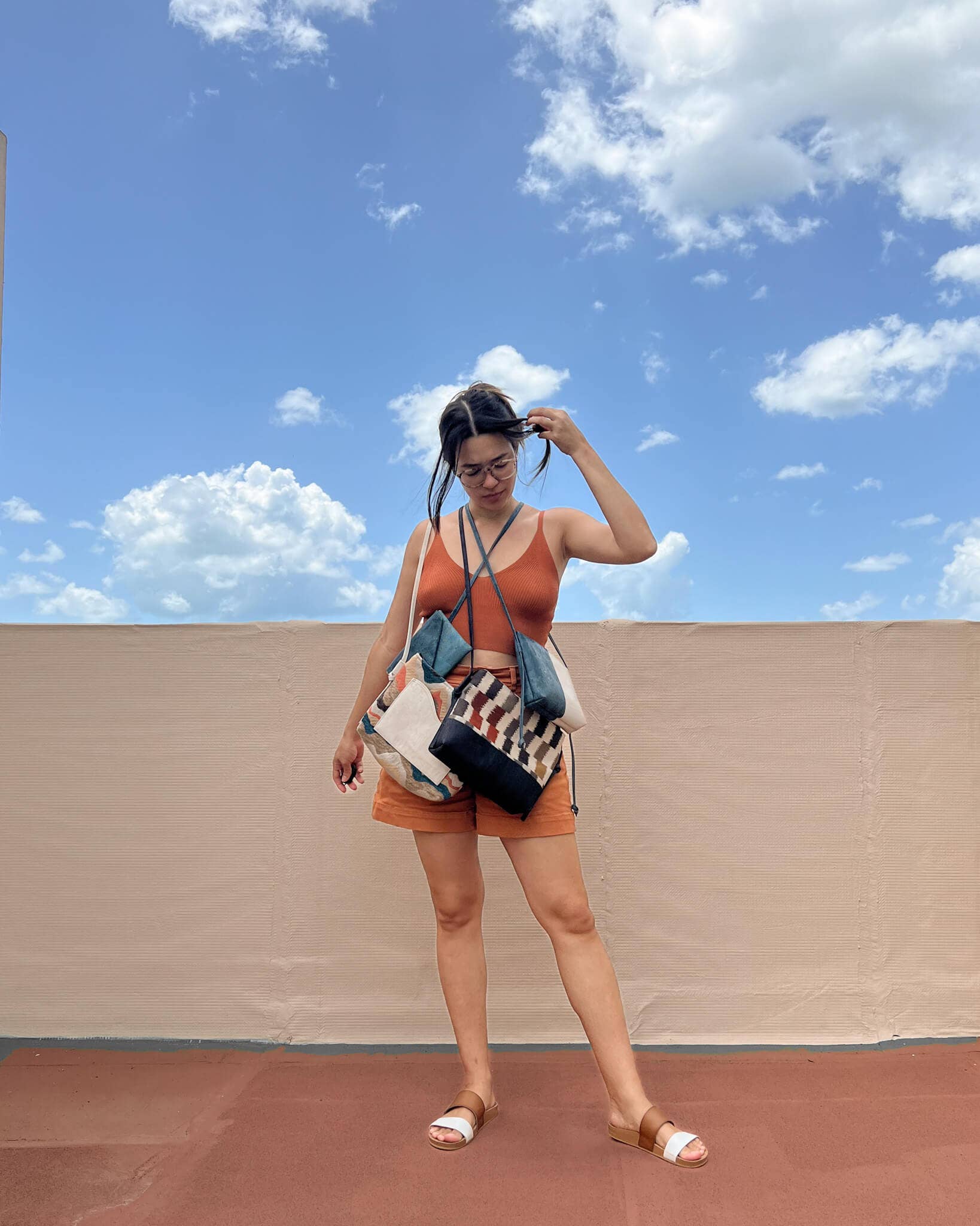 WONENA Yabisi Colibrí Crossbody - Adoquines & Guava — lifestyle worn / used context