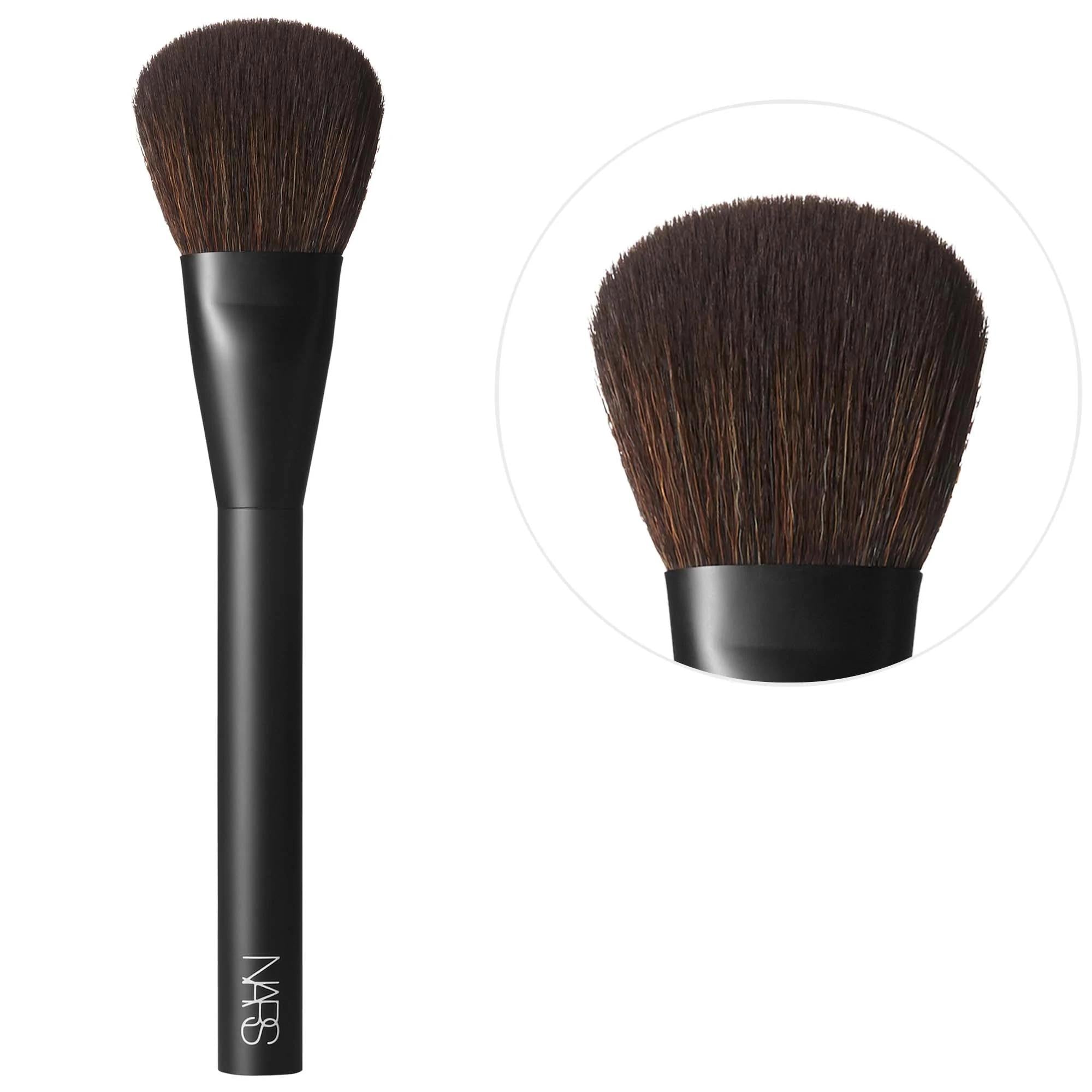 Real Techniques Blush Brush - Hypoallergenic Synthetic Bristle Makeup Brush for Sensitive Skin, Precise Application, Easy Clean