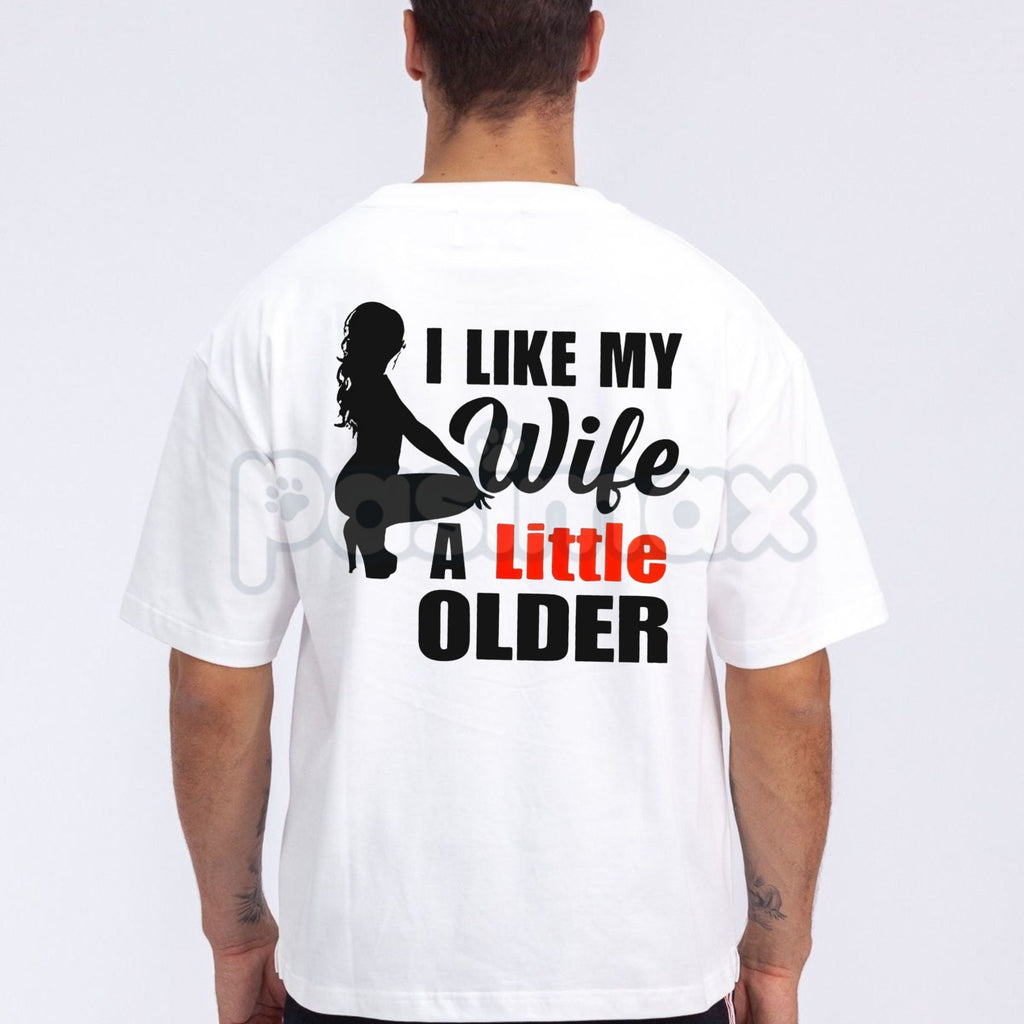 Pasimax "I Like My Wife A Little Older" Print Men's T-shirt - Funny Husband Slogan Tee, Relatable Relationship Humor, Appreci