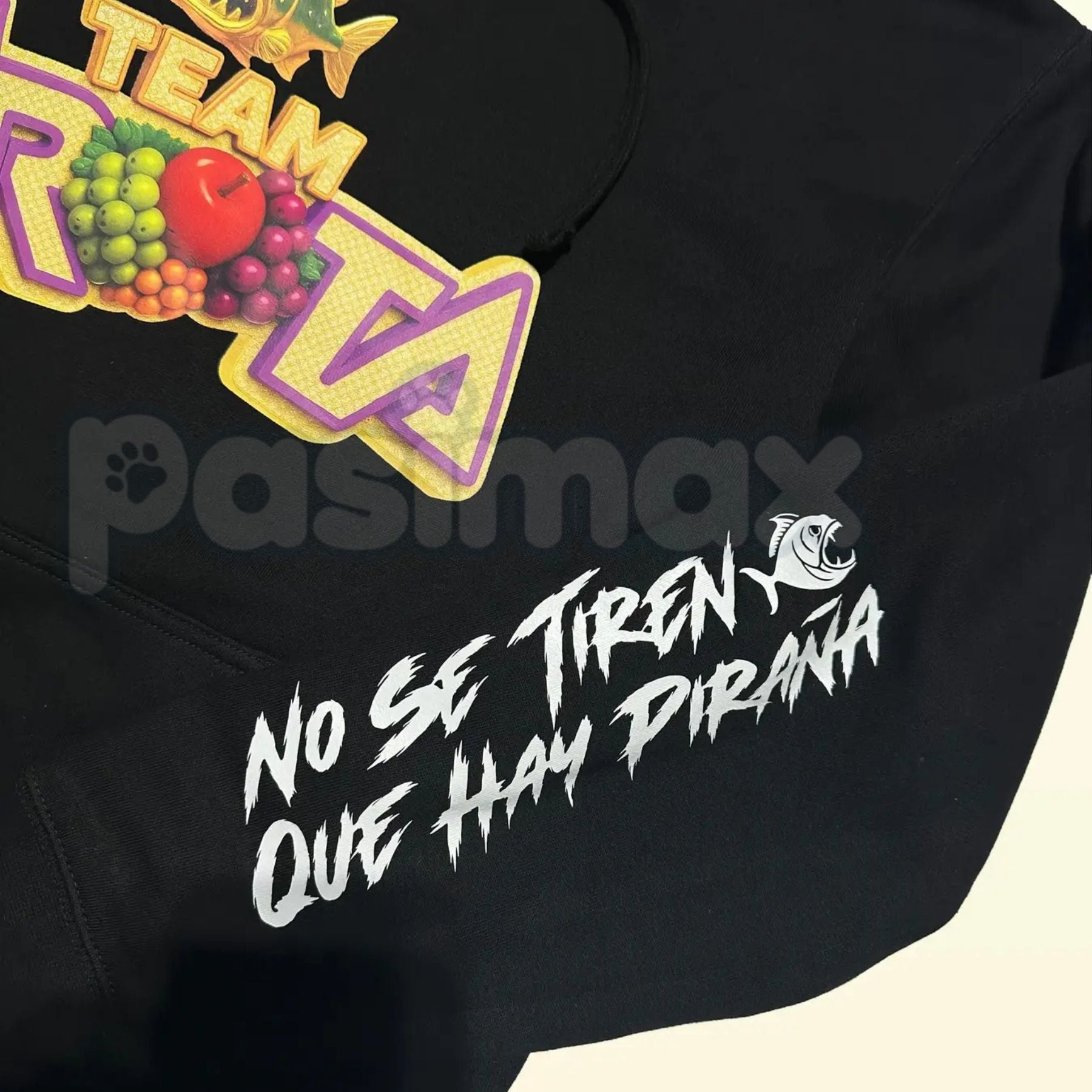 Pasimax Team Fruta Hoodie – Black, Fruit Logo & Slogan "No Se Tienen Que Hay Piraña" Pullover, Medium Fit Casual Wear, Unisex