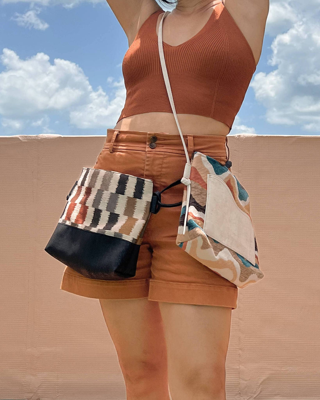 WONENA Yabisi Montañita Crossbody - Sand & Winikunka — detail shot 7