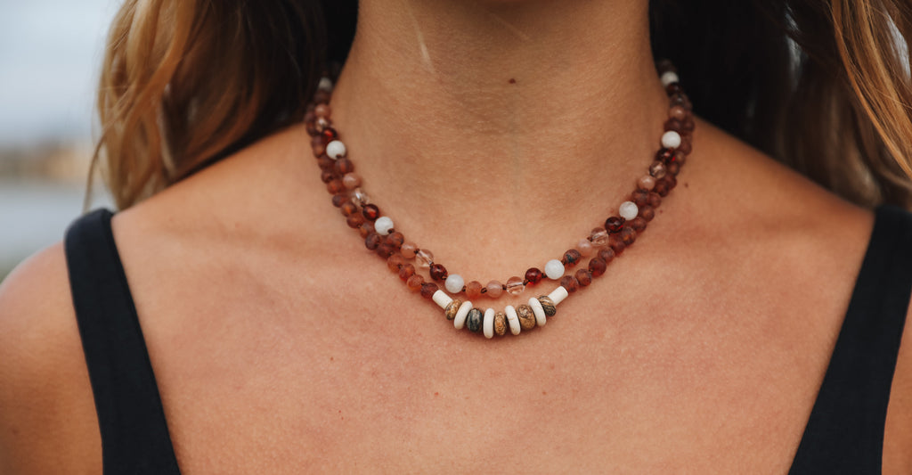 CanyonLeaf Baltic Sea Amber || Sunstone  + Moonstone || Natural Gemstone Necklace — construction detail