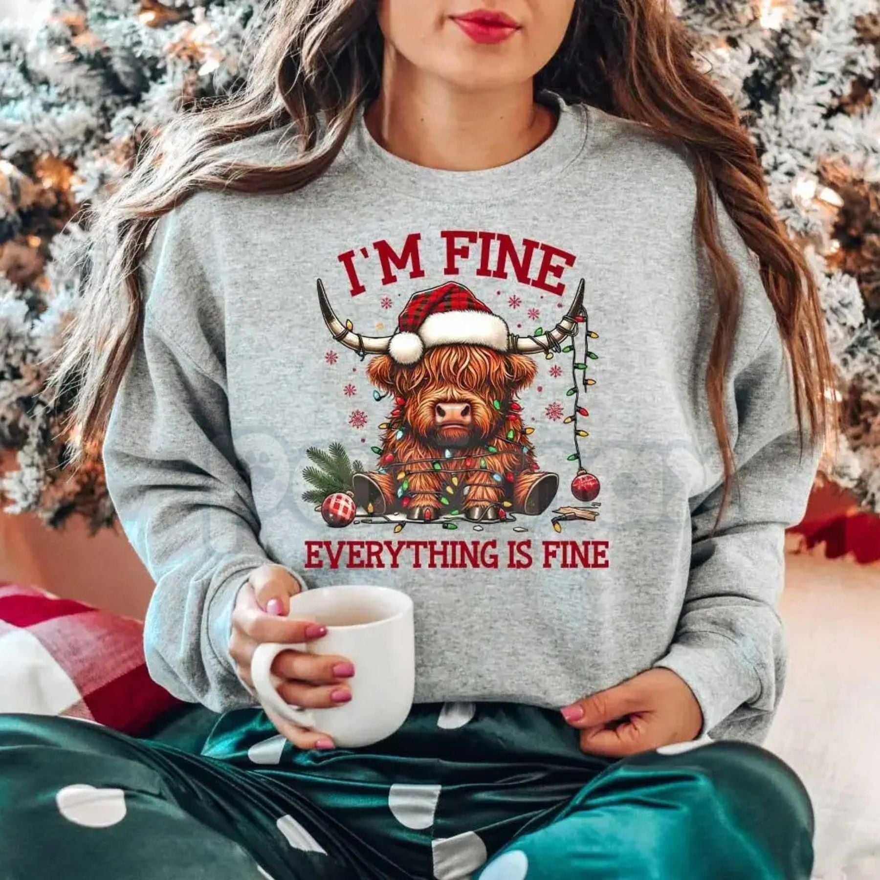 Pasimax Christmas Lights Cow Sweatshirt | Funny Highland Cow Shirt | Festive Animal Crewneck | Cute Xmas Farm Gift Jumper — b