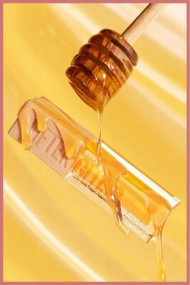 Maybelline Lifter Gloss: Honey'd Lip Gloss with Hyaluronic Acid for Intense Hydration, Plumped Lips & Natural, Glossy Shine - Toast Shade