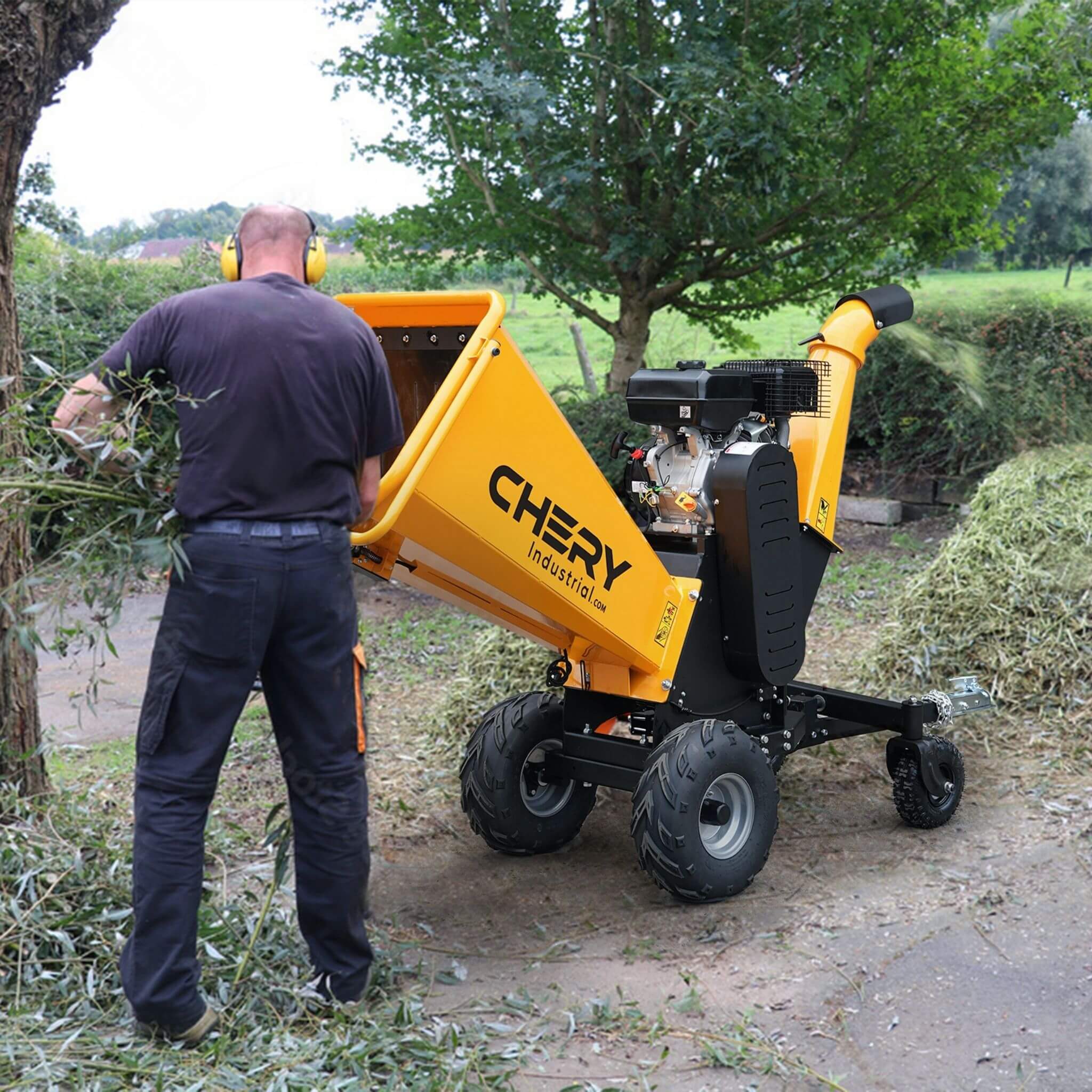 Heavy-Duty 6-Inch 420CC 15HP Gas Wood Chipper Shredder Mulcher With Tow Bar & Safety Stop Bar (SAK42731) – SAKSBY WHOLESALE, 