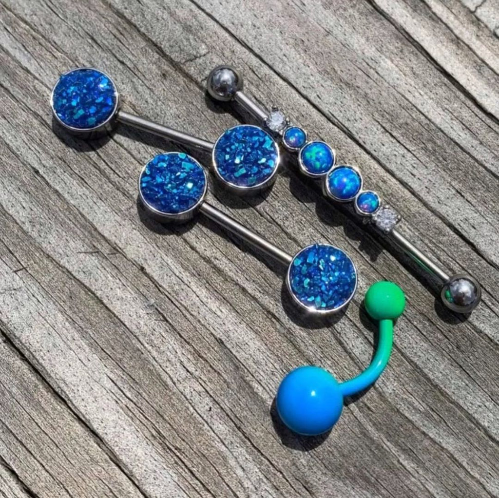 BodyCandy 14G 3/8 Color Plated Blue Green Fade Belly Ring — detail and construction