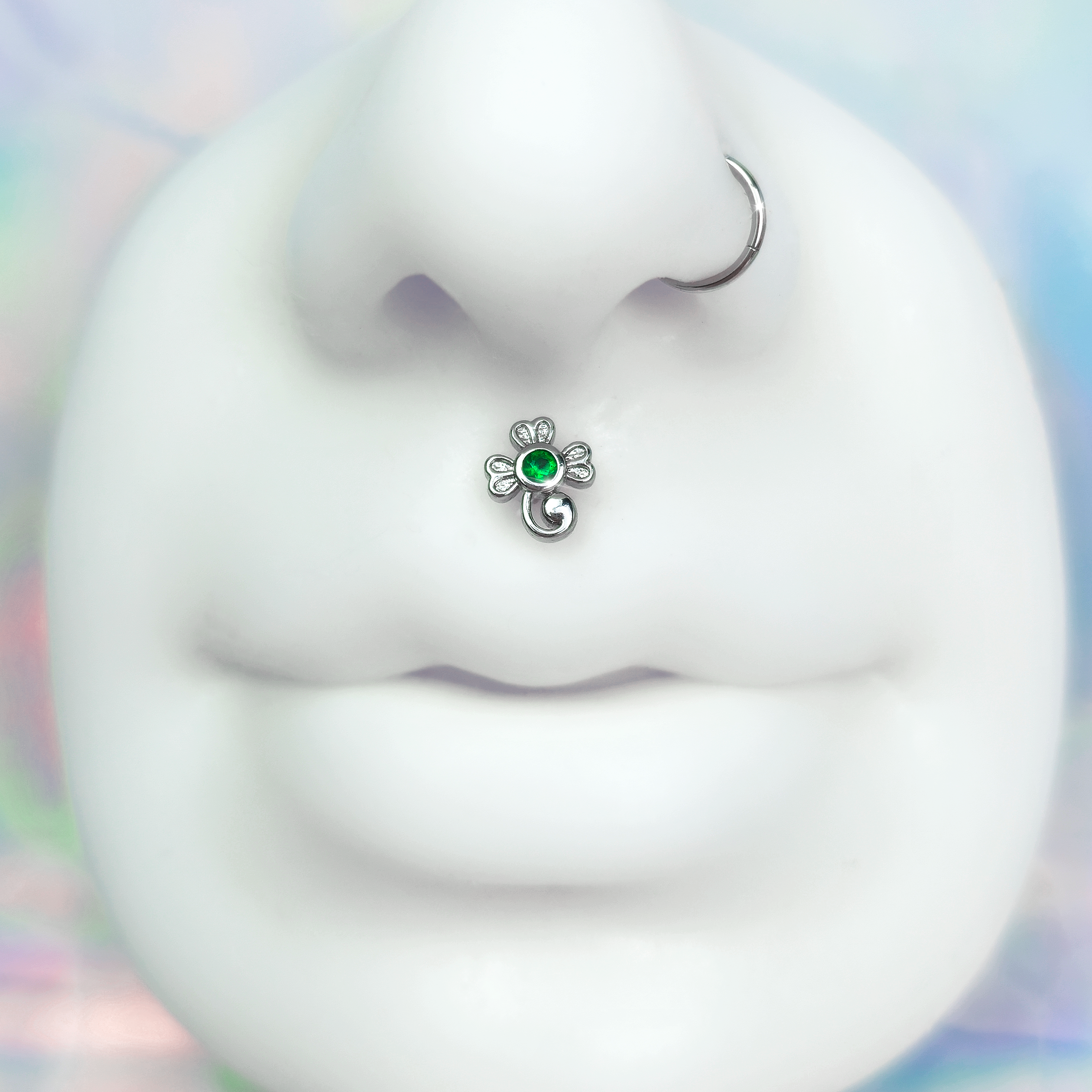 BodyCandy 16G 5/16 Green Gem St Patricks Day Shamrock Labret Set of 3 — detail and construction