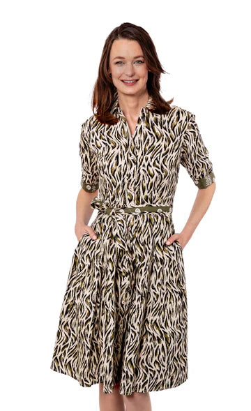 KADOU BOUTIQUE MRS. MAISEL OLIVE GREEN PRINT DRESS — detail close-up