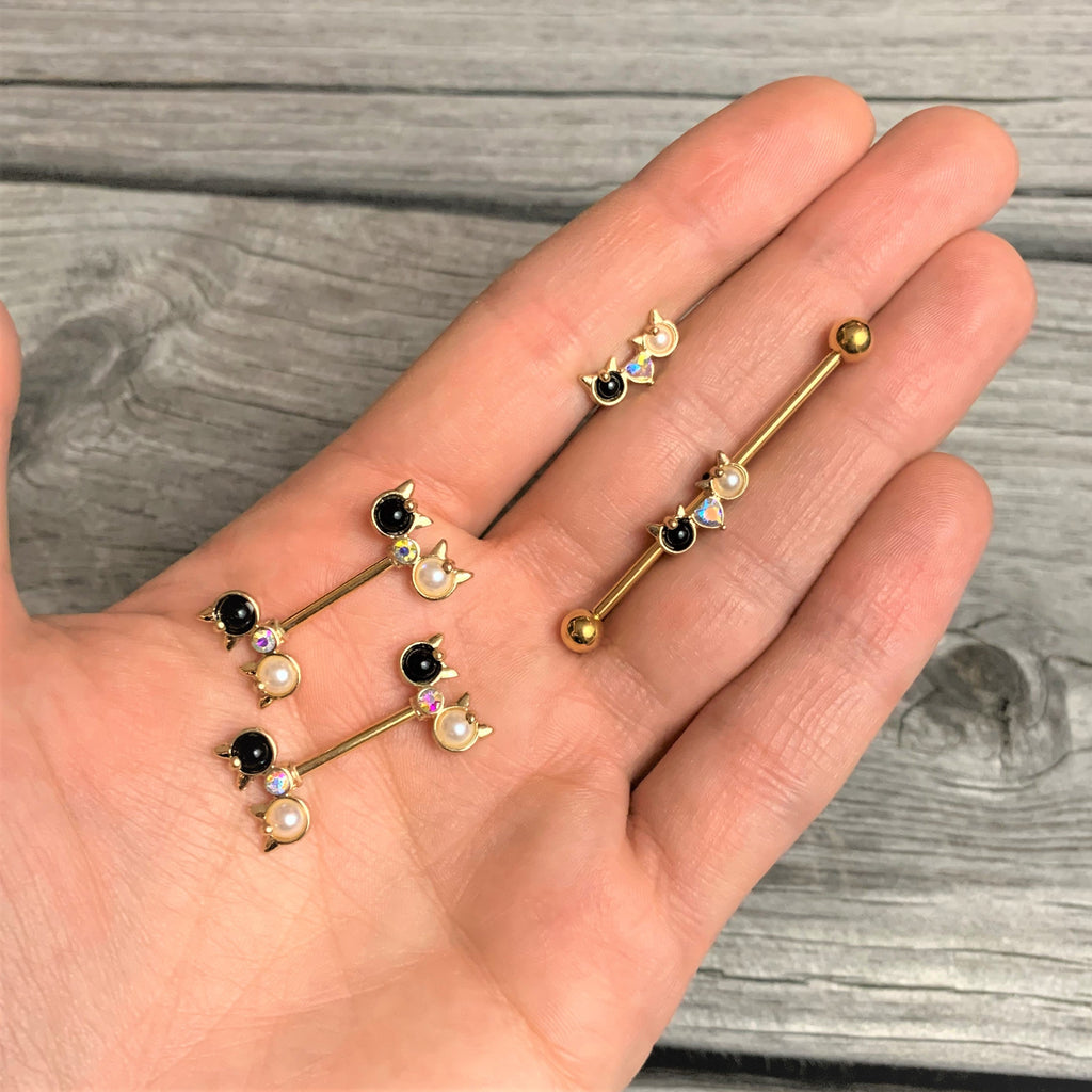 BodyCandy 14G Black White CZ Gem Gold Tone Kitty Cat Luv Industrial Barbell 38mm — detail close-up