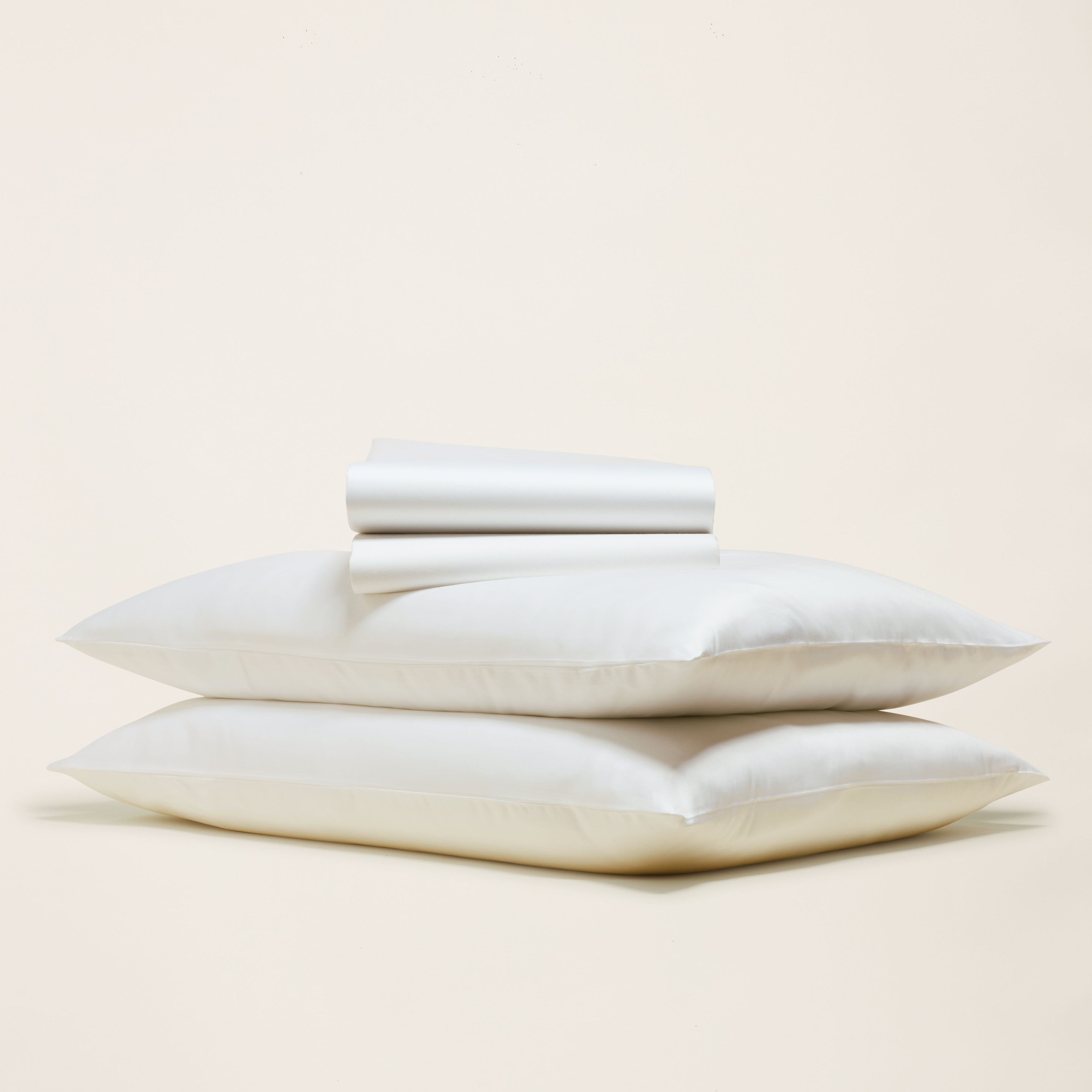 Italic Luxe Australian Sateen Sheet Set — product on model