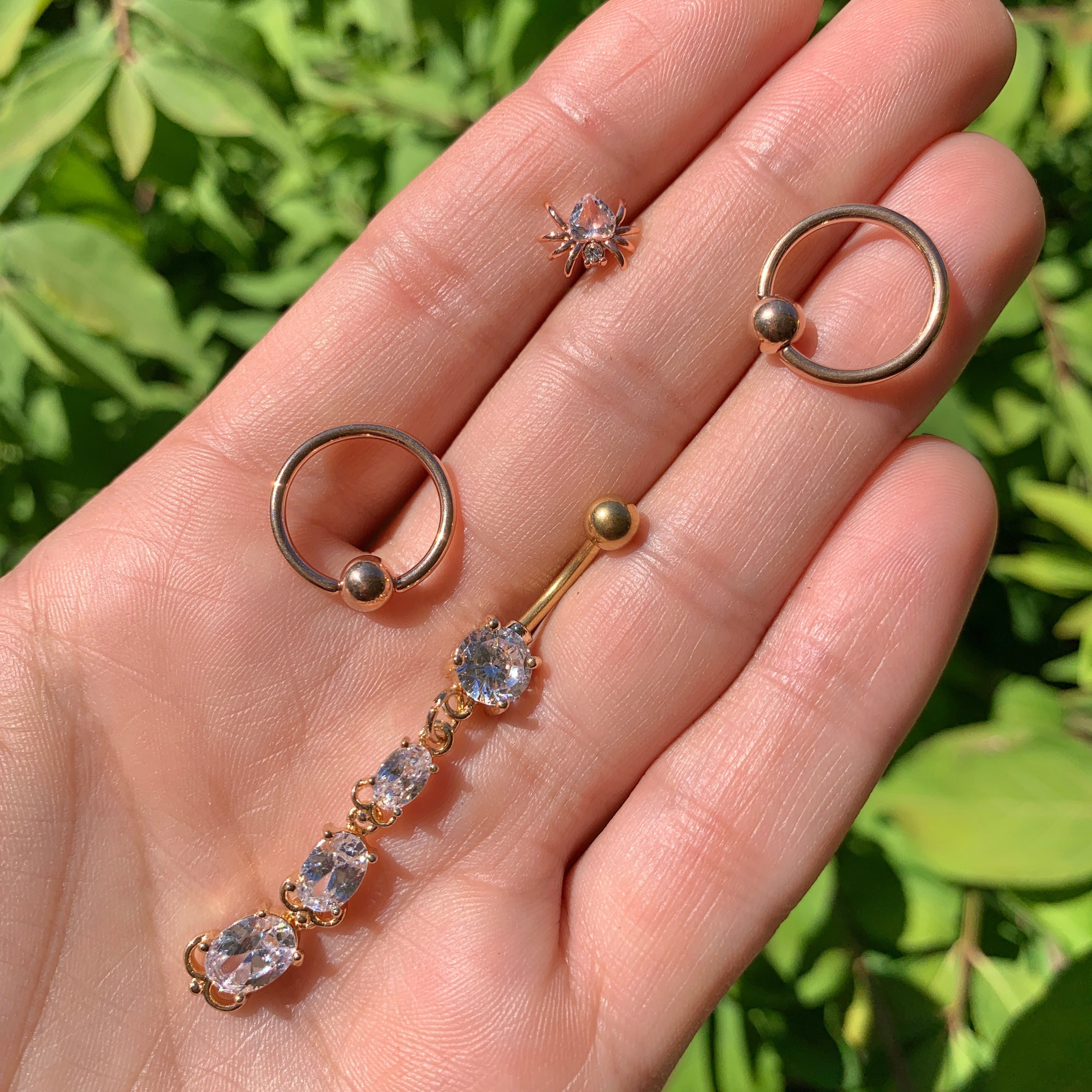 BodyCandy 16G 1/4 Aurora Gem Rose Gold Tone Heart Spider Cartilage Tragus — detail close-up
