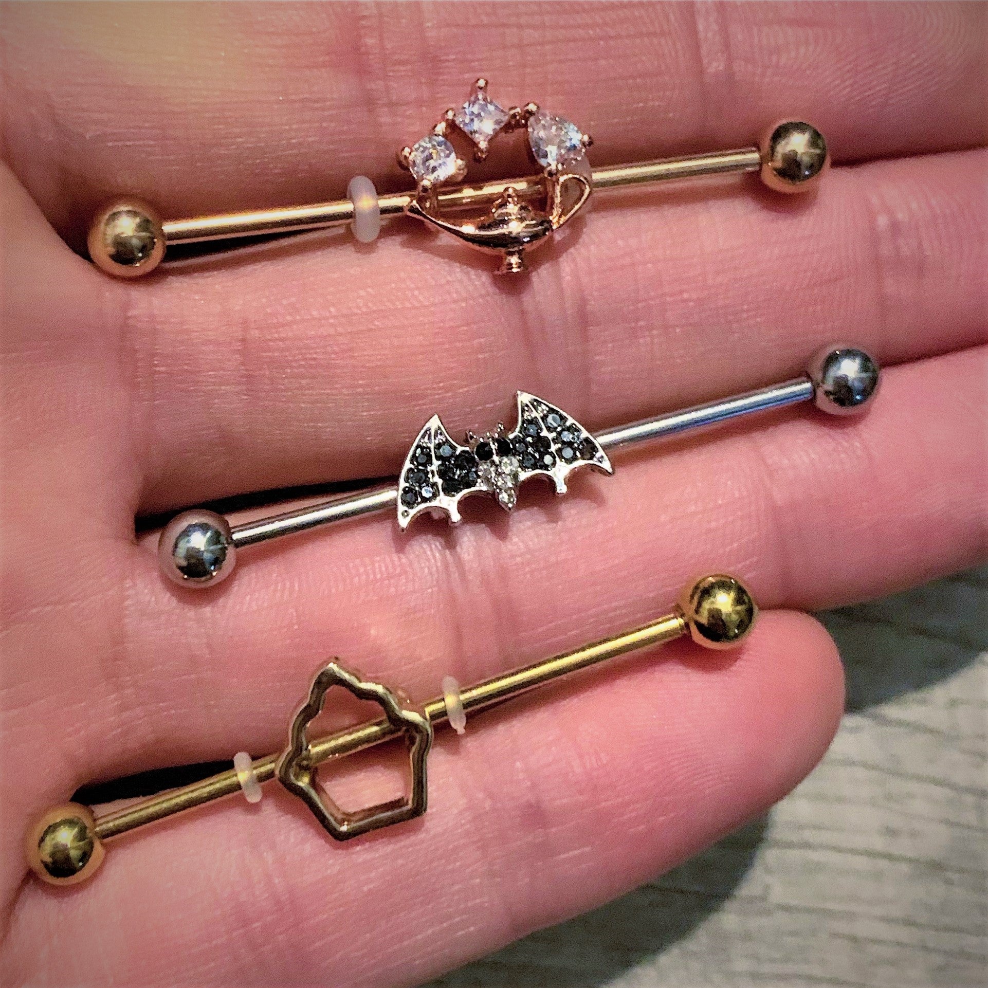 BodyCandy 14G Gold Tone Hollow Cupcake Industrial Barbell 38mm — detail close-up