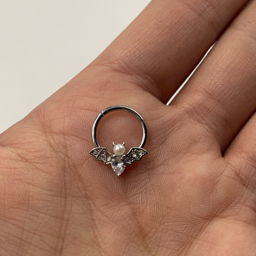 BodyCandy 16G 3/8 Clear Gem Vampire Bat Halloween Hinged Segment Ring — size reference