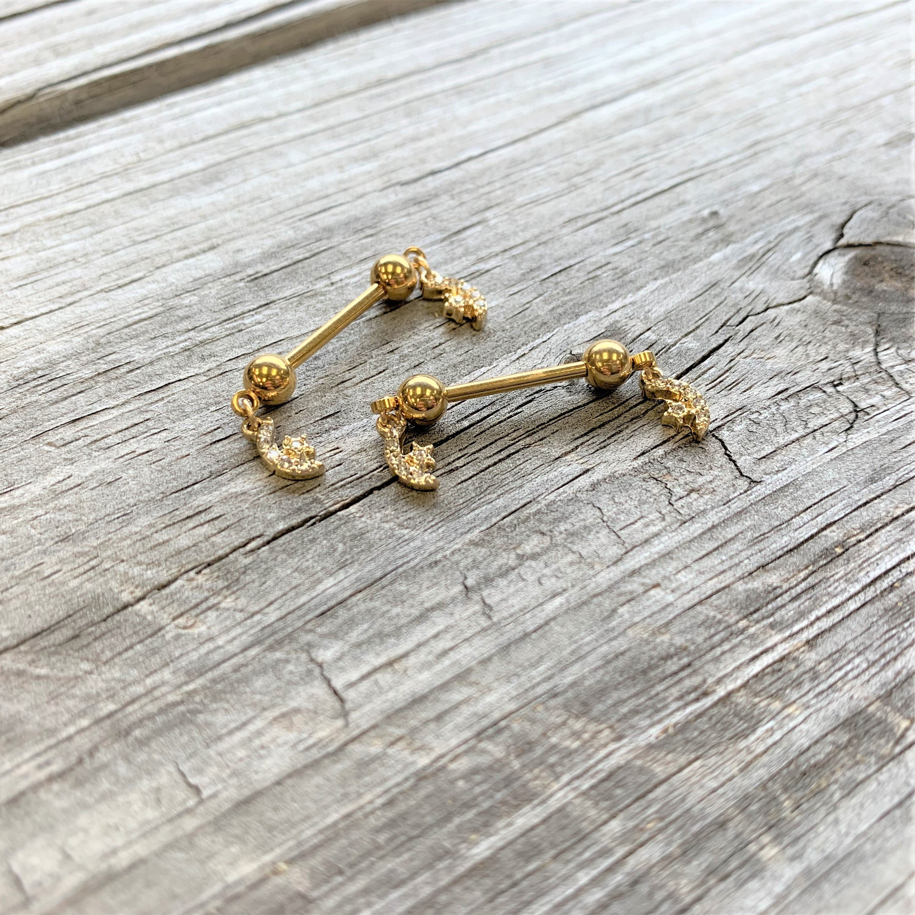 BodyCandy 14G 9/16 Clear Gem Gold Tone Moon Dangle Barbell Nipple Ring Set — detail close-up