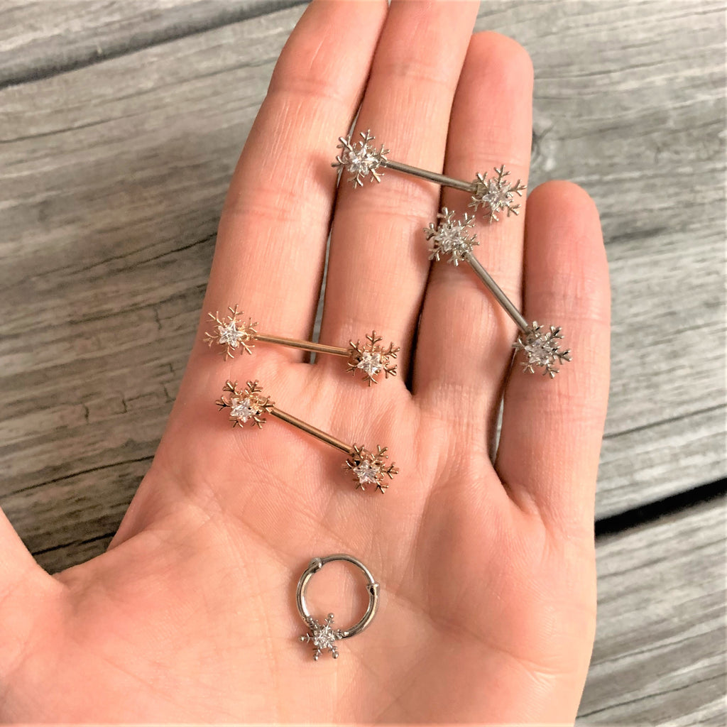 BodyCandy 16G 3/8 Clear Gem Holiday Snowflake Septum Clicker — detail close-up
