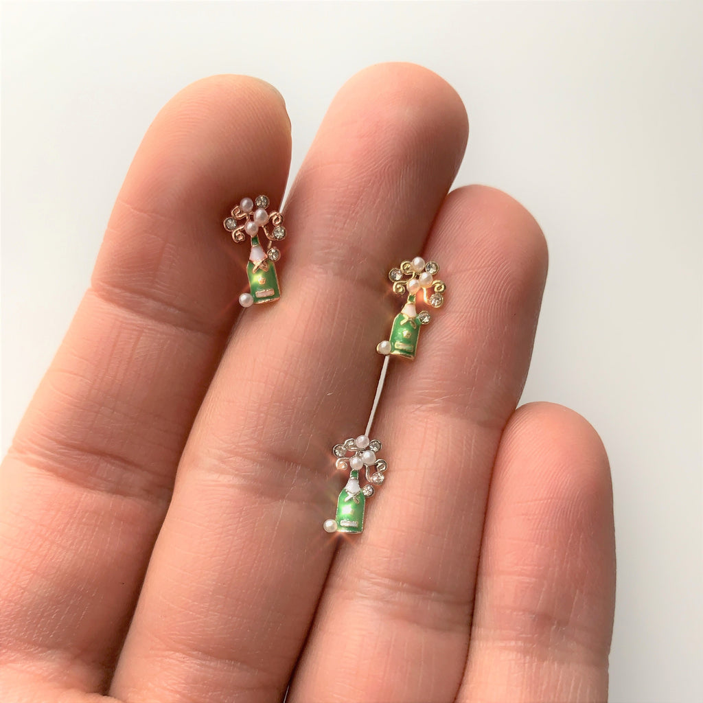 BodyCandy 16G 1/4 Clear Gem Champagne Cartilage Tragus — detail close-up