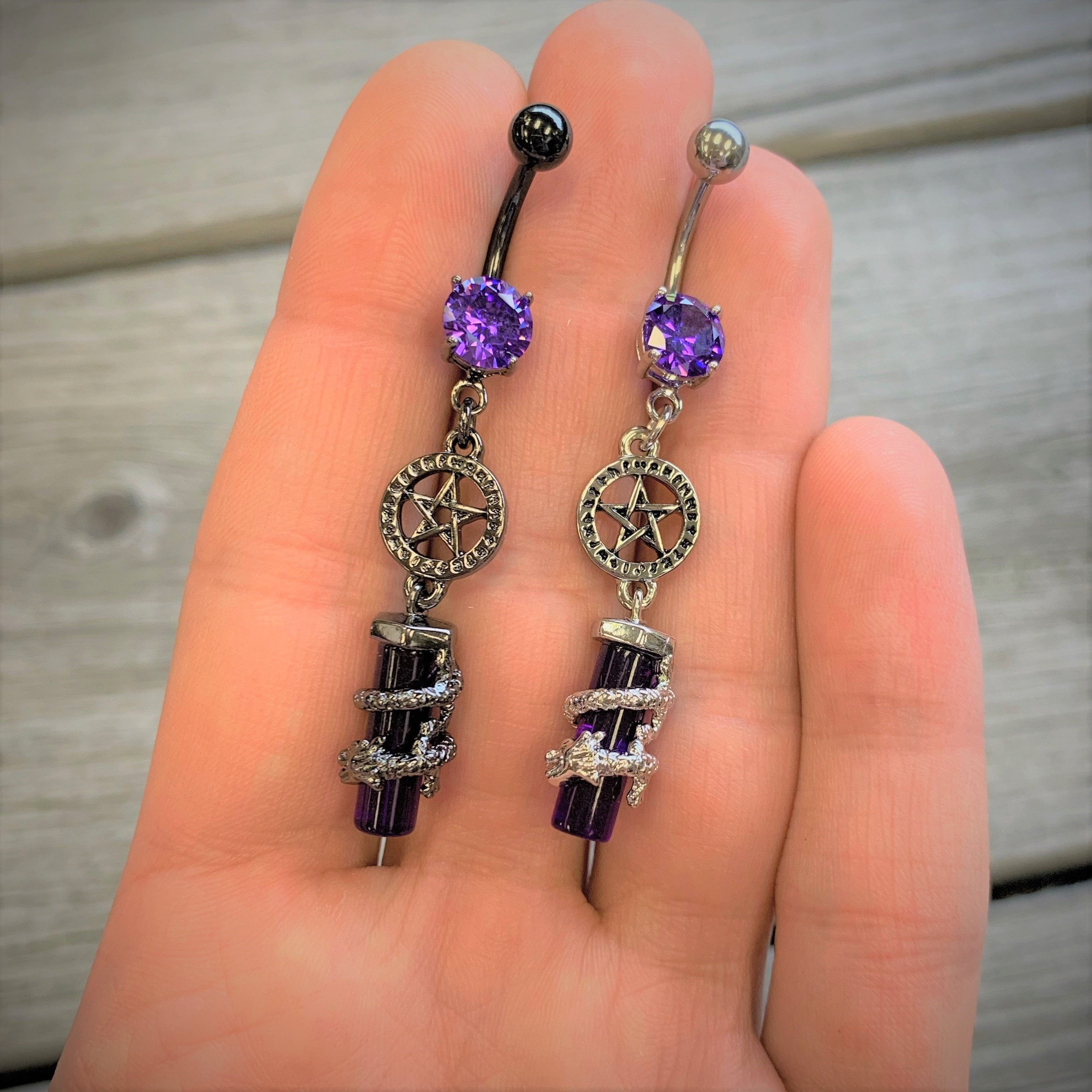 BodyCandy Purple CZ Gem Witch Way Dragon Pentagram Dangle Belly Ring — detail close-up