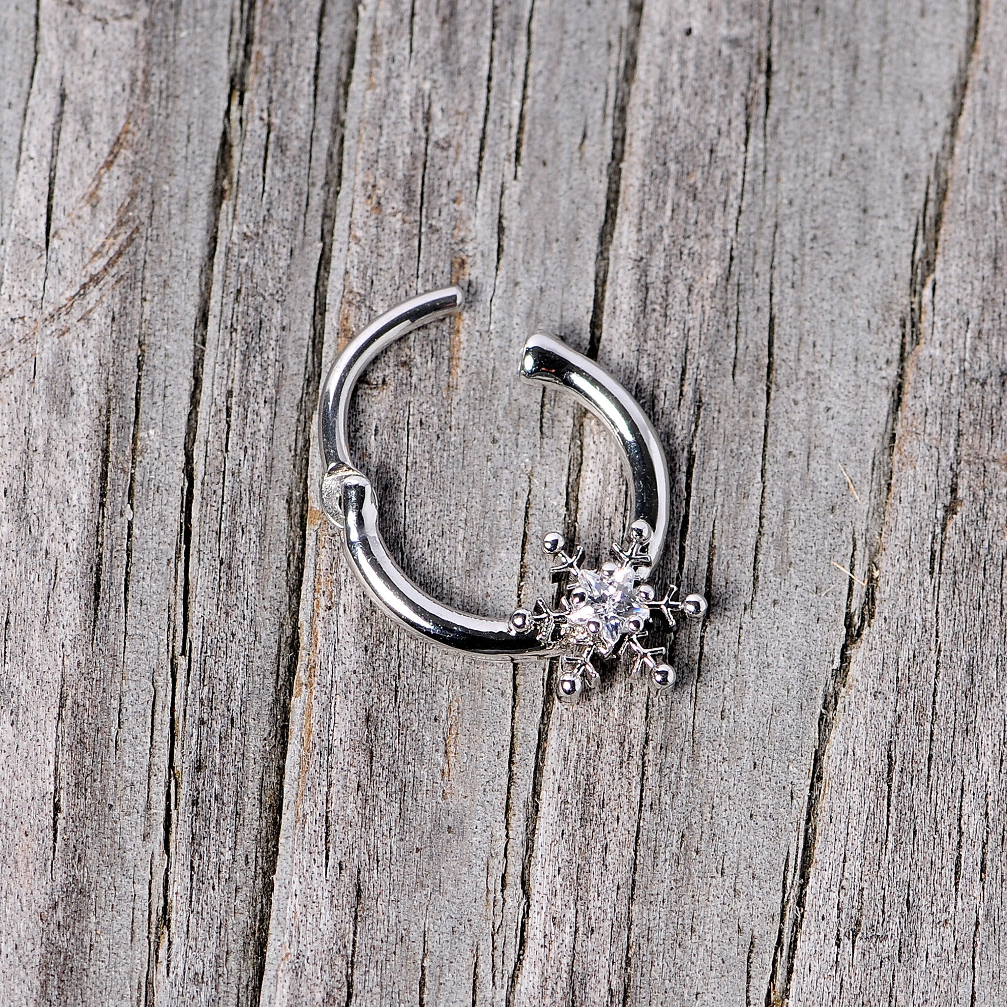 BodyCandy 16G 3/8 Clear Gem Holiday Snowflake Septum Clicker — color detail