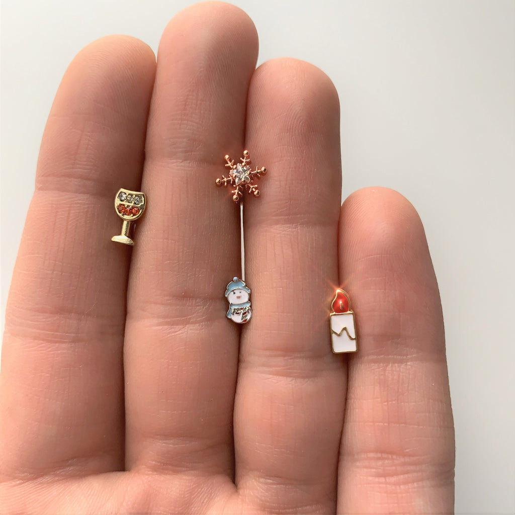 BodyCandy 16G 1/4 Blue Hat Snowman Winter Holiday Cartilage Tragus Earring — detail close-up