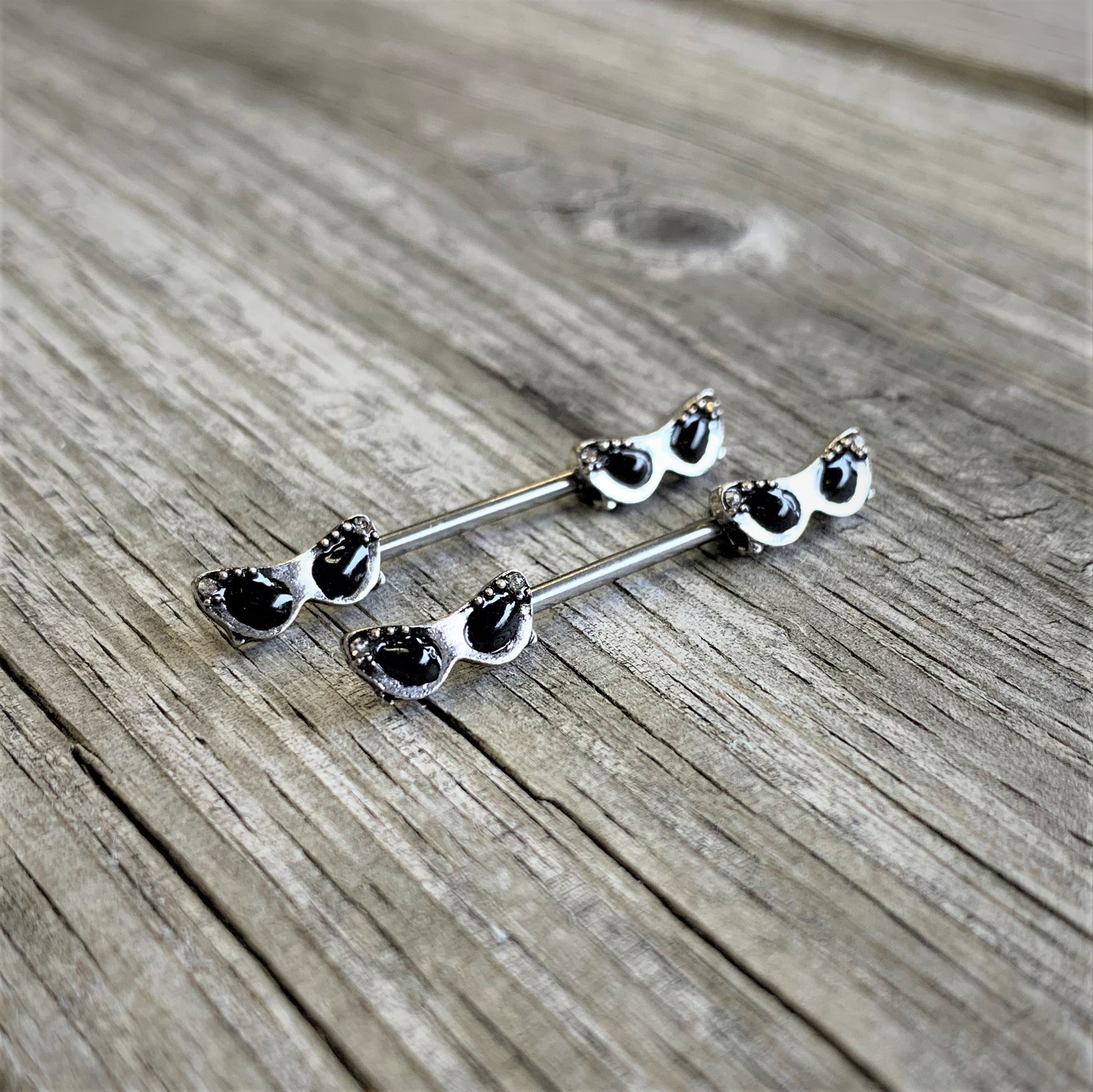 BodyCandy 14G 9/16 Clear Gem 50s Retro Sunglasses Barbell Nipple Ring Set — detail close-up