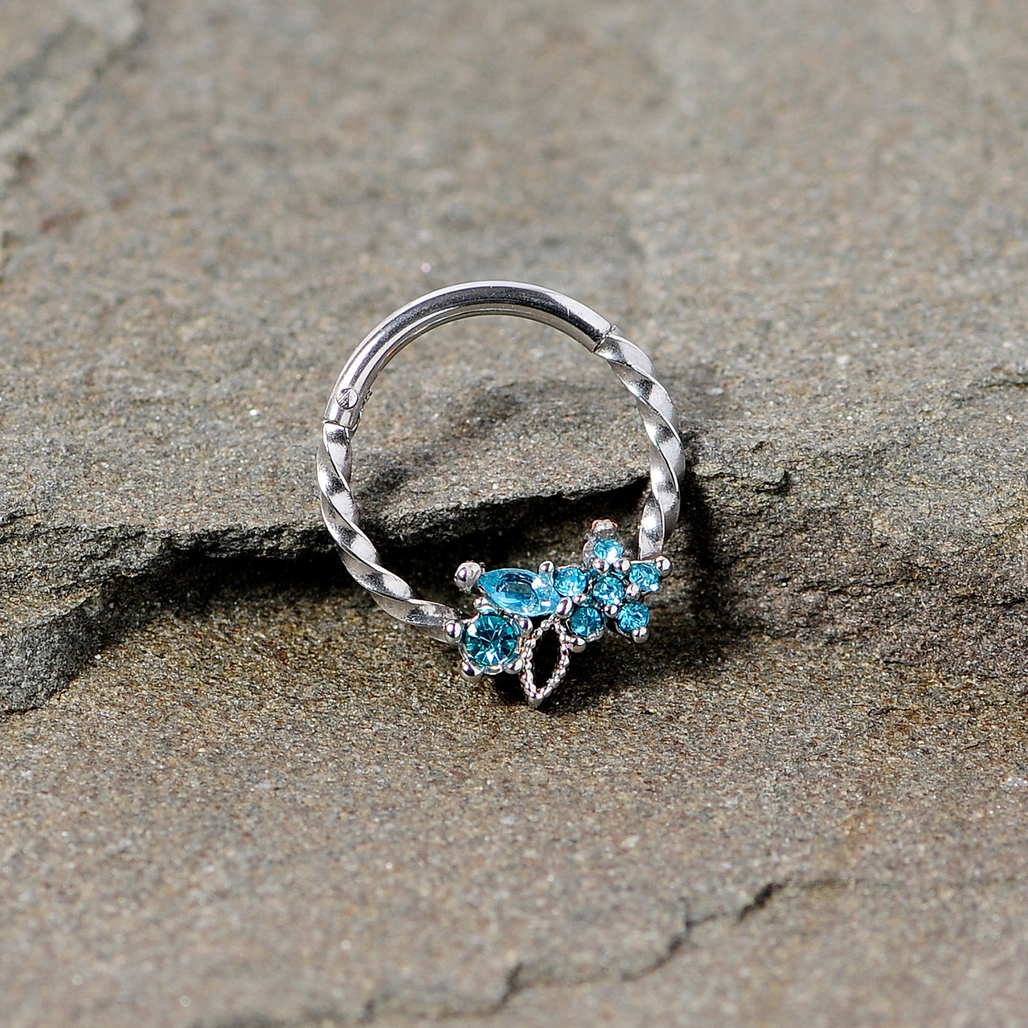 BodyCandy 16G 3/8 Aqua Gem Star Twisted Hinged Segment Ring — detail close-up