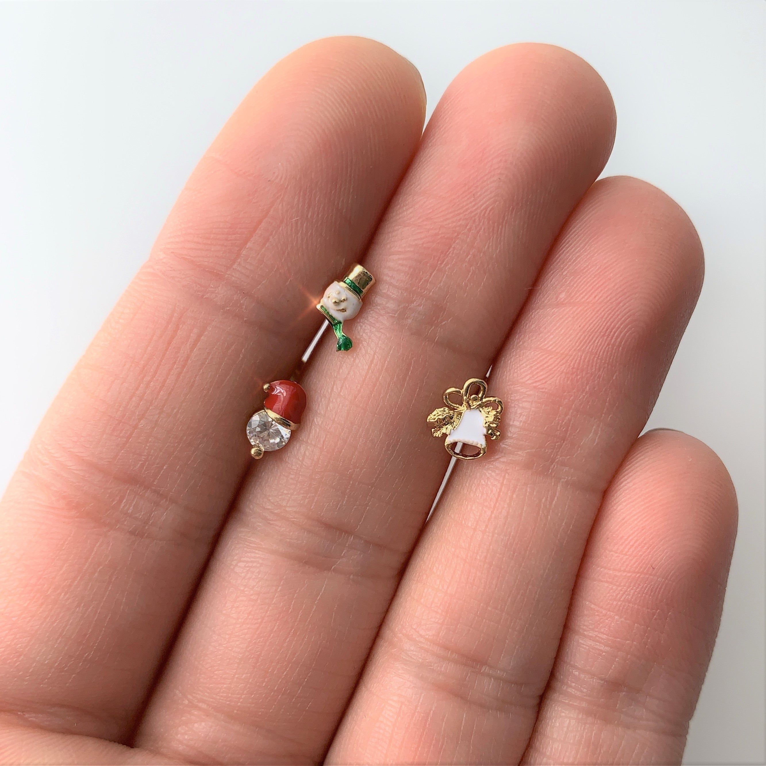 BodyCandy 16G 5/16 Clear Gem Gold Tone Christmas Labret Monroe Tragus Set of 3 — detail close-up
