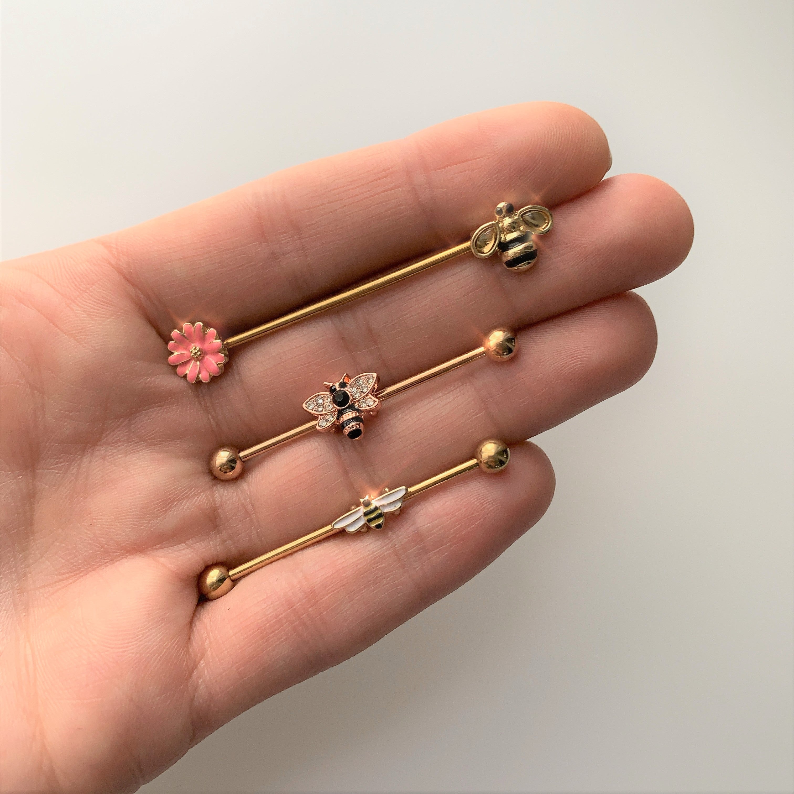 BodyCandy 14G Clear Black Gem Gold Tone Bee Floral Industrial Barbell 38mm — detail close-up