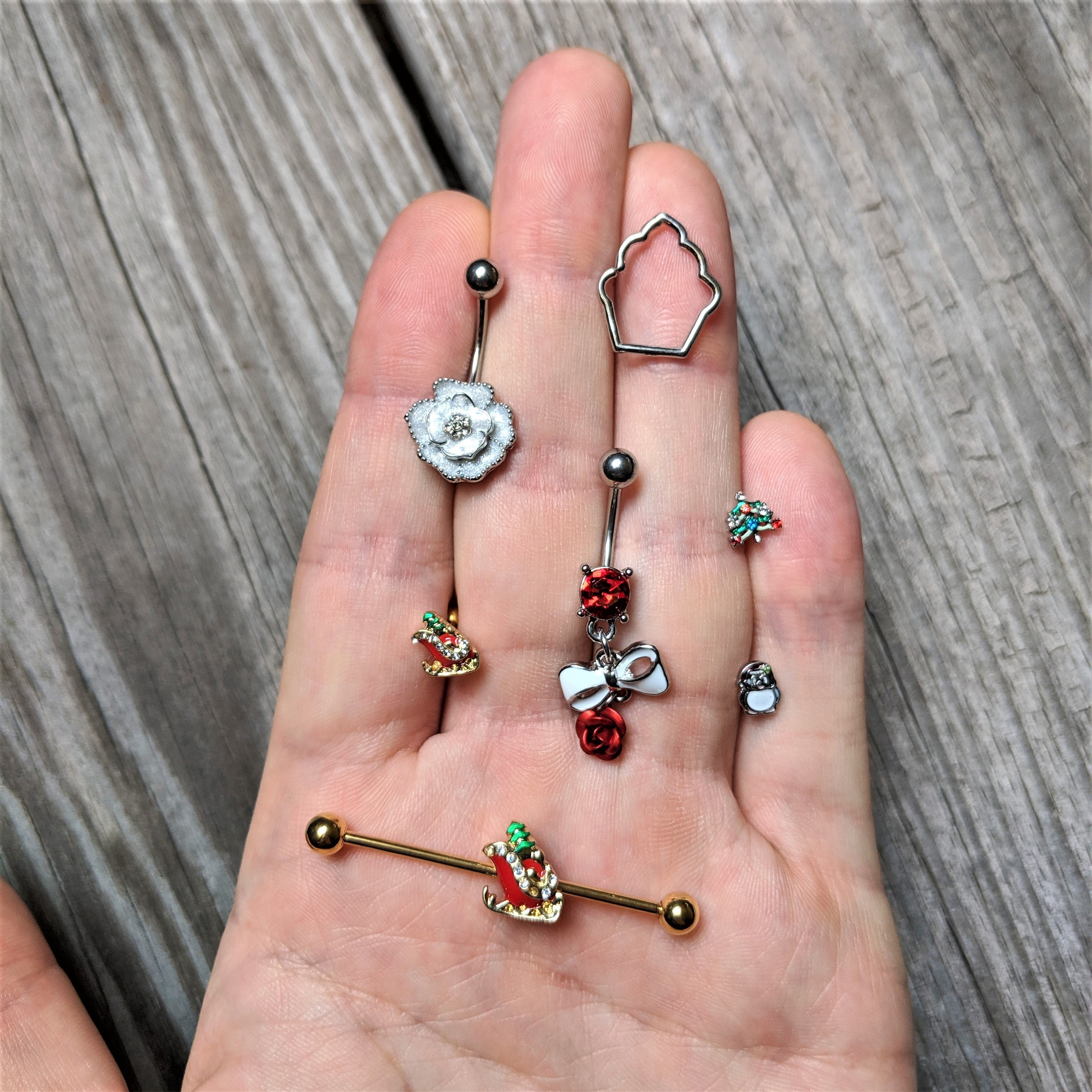 BodyCandy 20G 1/4 Clear Blue Red Gem Christmas Tree Nose Bone — detail close-up
