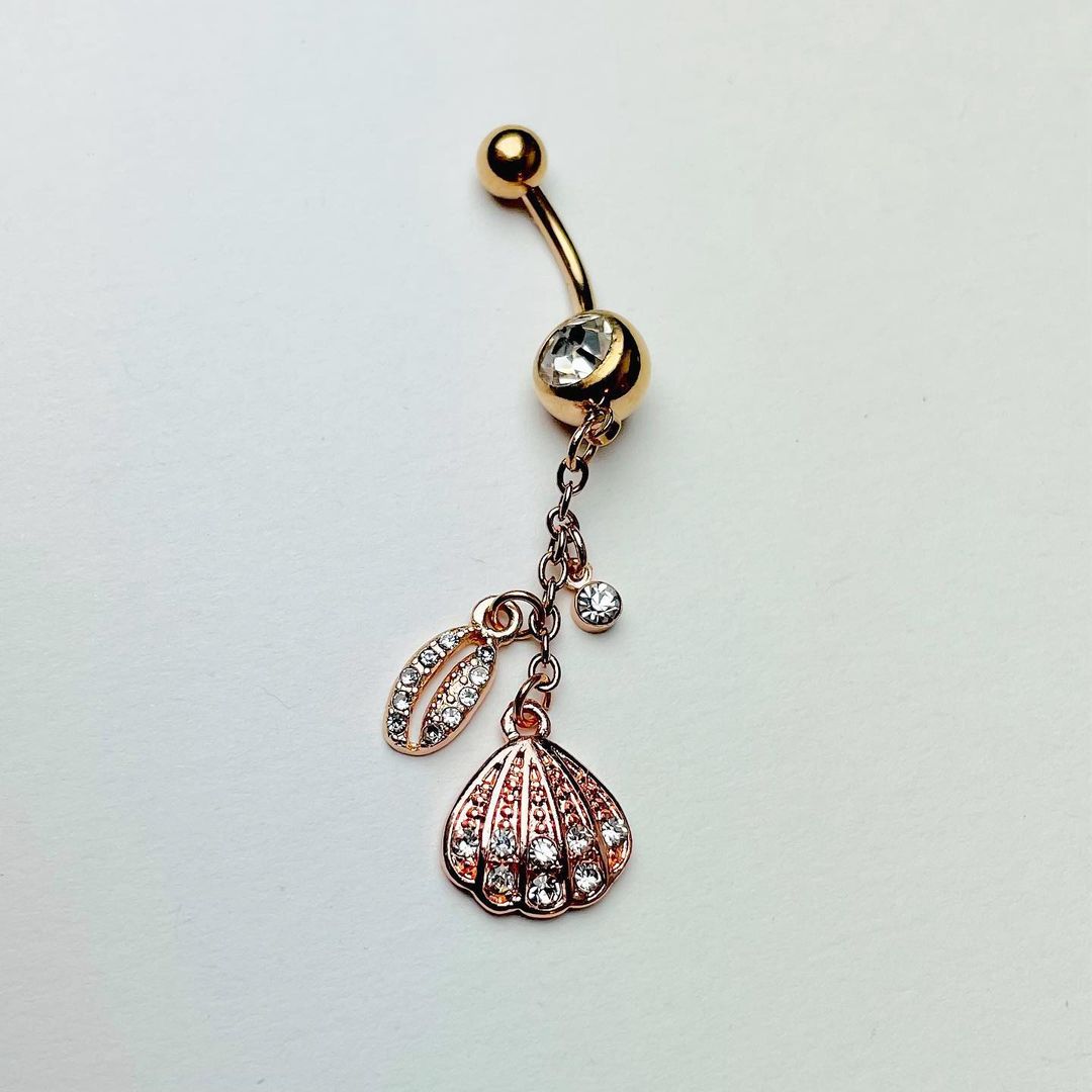 BodyCandy Clear Gem Rose Gold Tone Nautical Shell Dangle Belly Ring — detail close-up