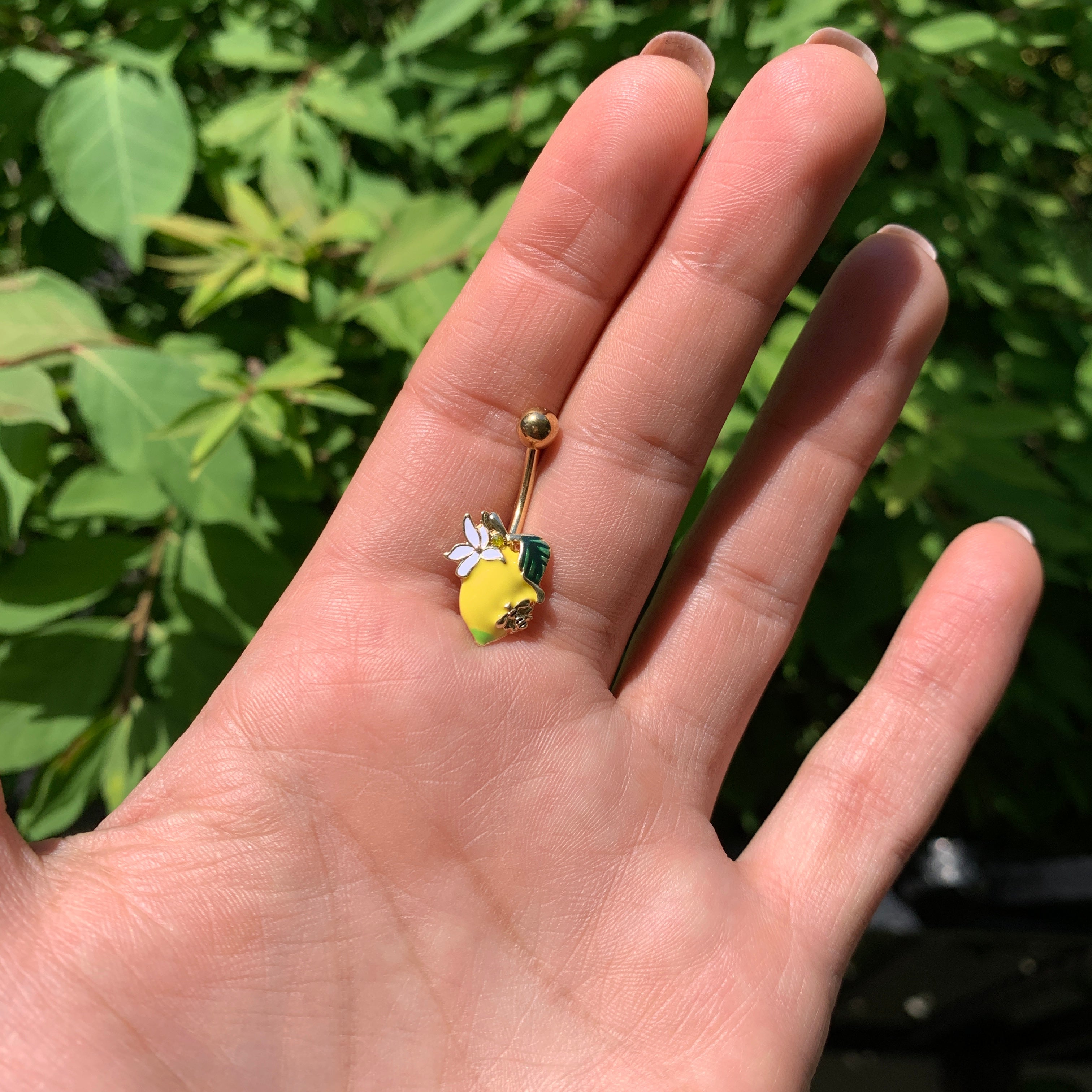 BodyCandy Gold Tone Lemon Bee Flower Belly Ring — detail close-up
