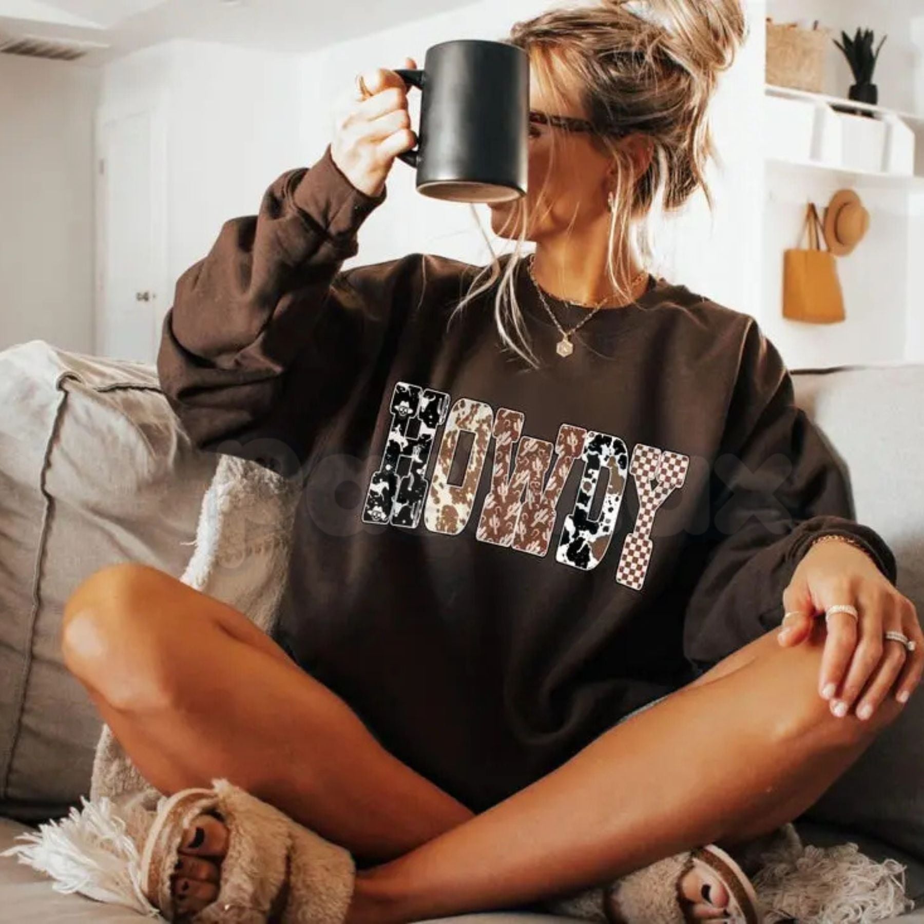 Pasimax Howdy Yee Haw Western Sweatshirt | Retro Rustic Country Jumper | Cowgirl Aesthetic Crewneck | Fun Western Wear Gift —