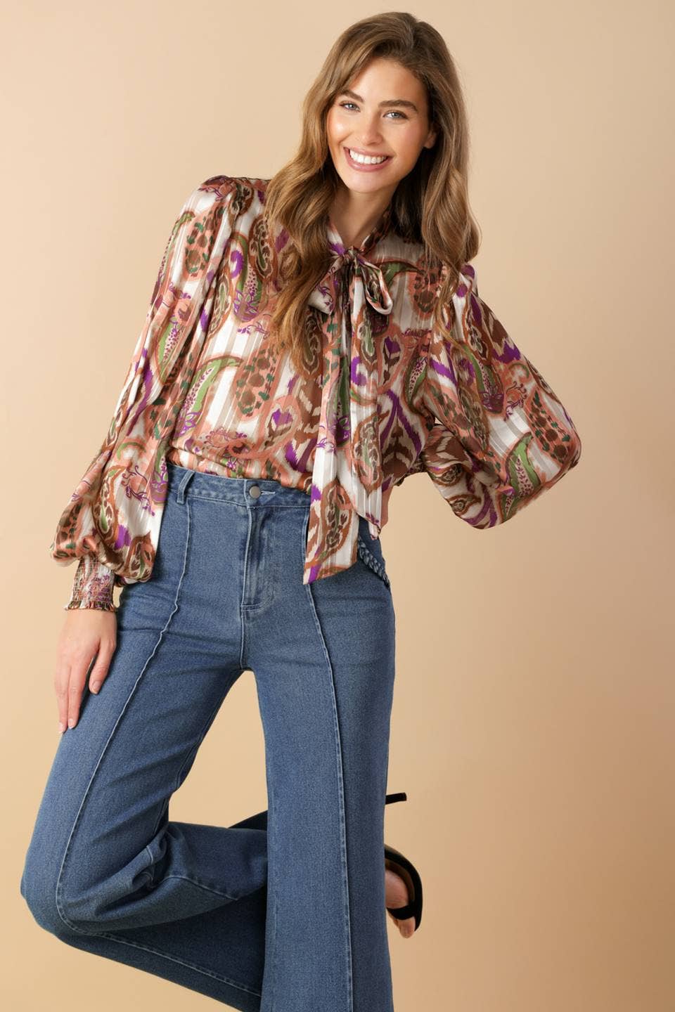 KADOU BOUTIQUE Contemporary Blouse — detail close-up