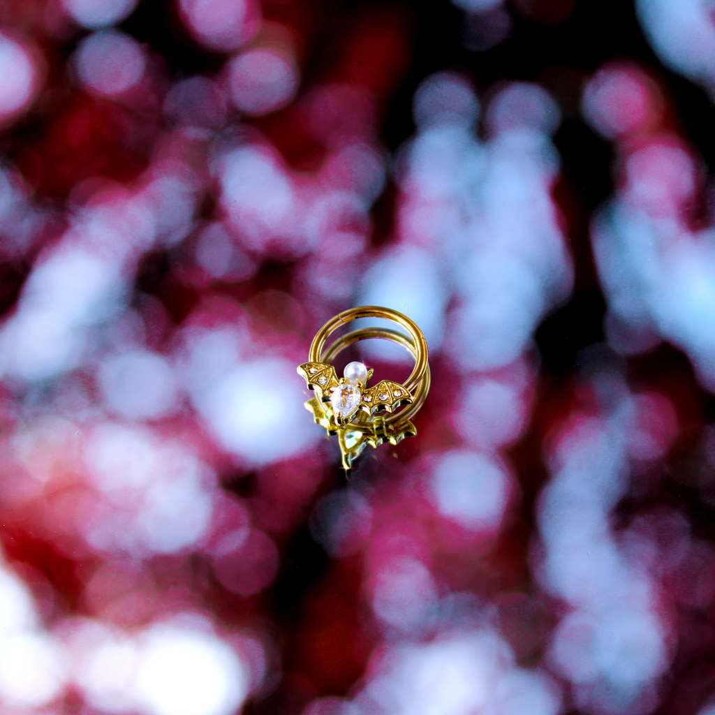 BodyCandy 16G 3/8 Clear Gem Gold Tone Bat Halloween Hinged Segment Ring — side view