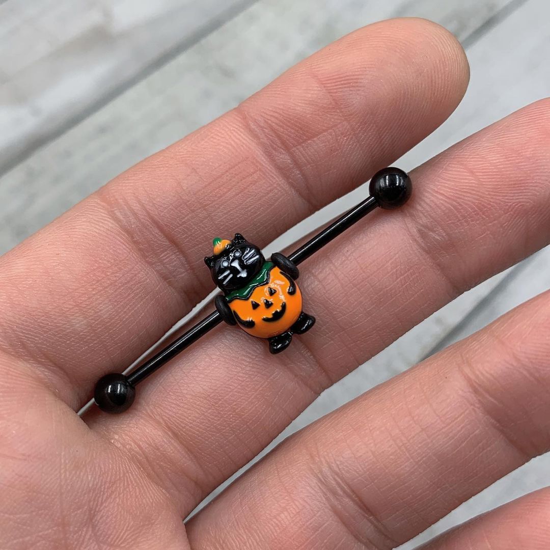 BodyCandy 14G Black Cat Pumpkin Halloween Industrial Barbell 38mm — detail close-up