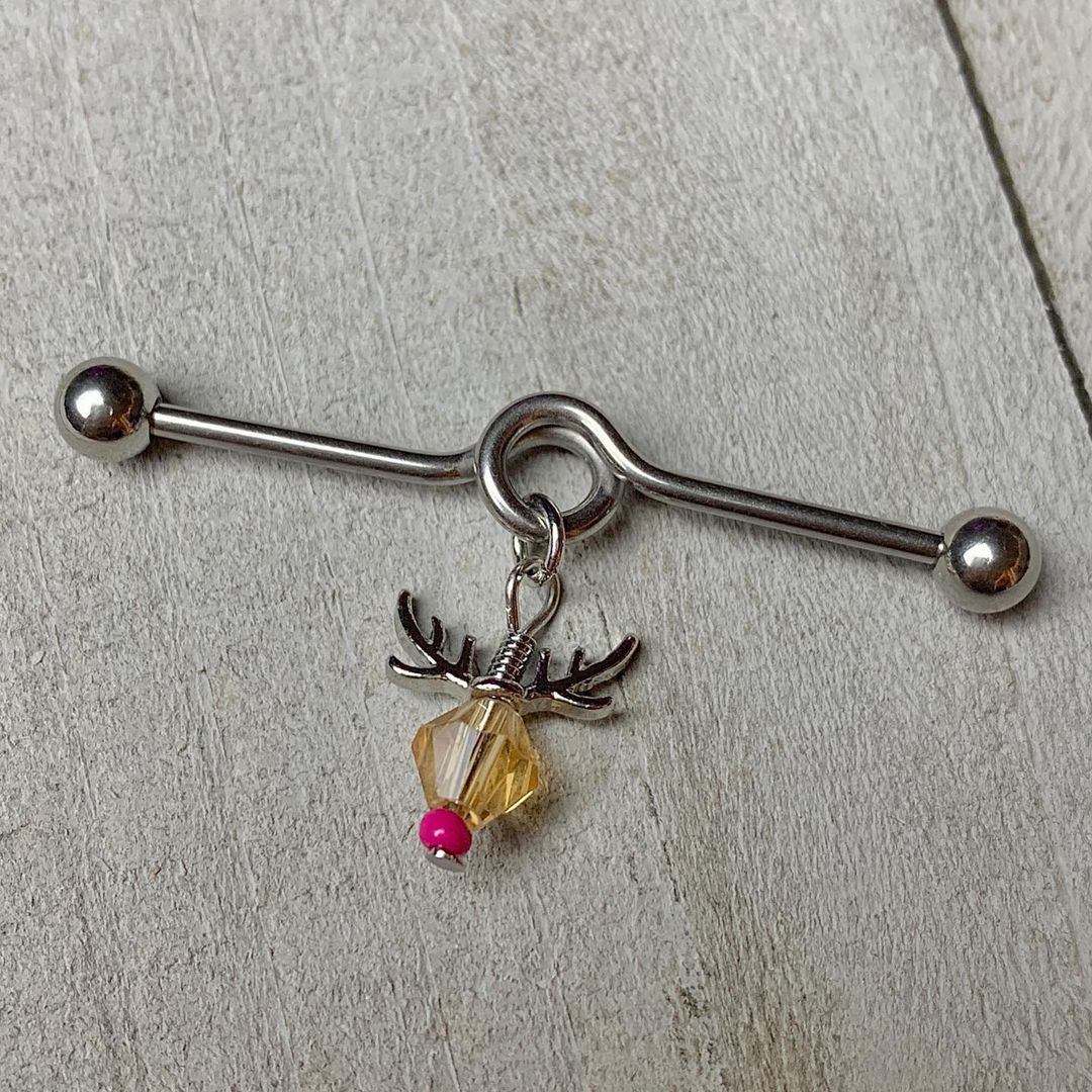 BodyCandy 14G Tan Red Gem Reindeer Christmas Dangle Project Bar 38mm — detail close-up