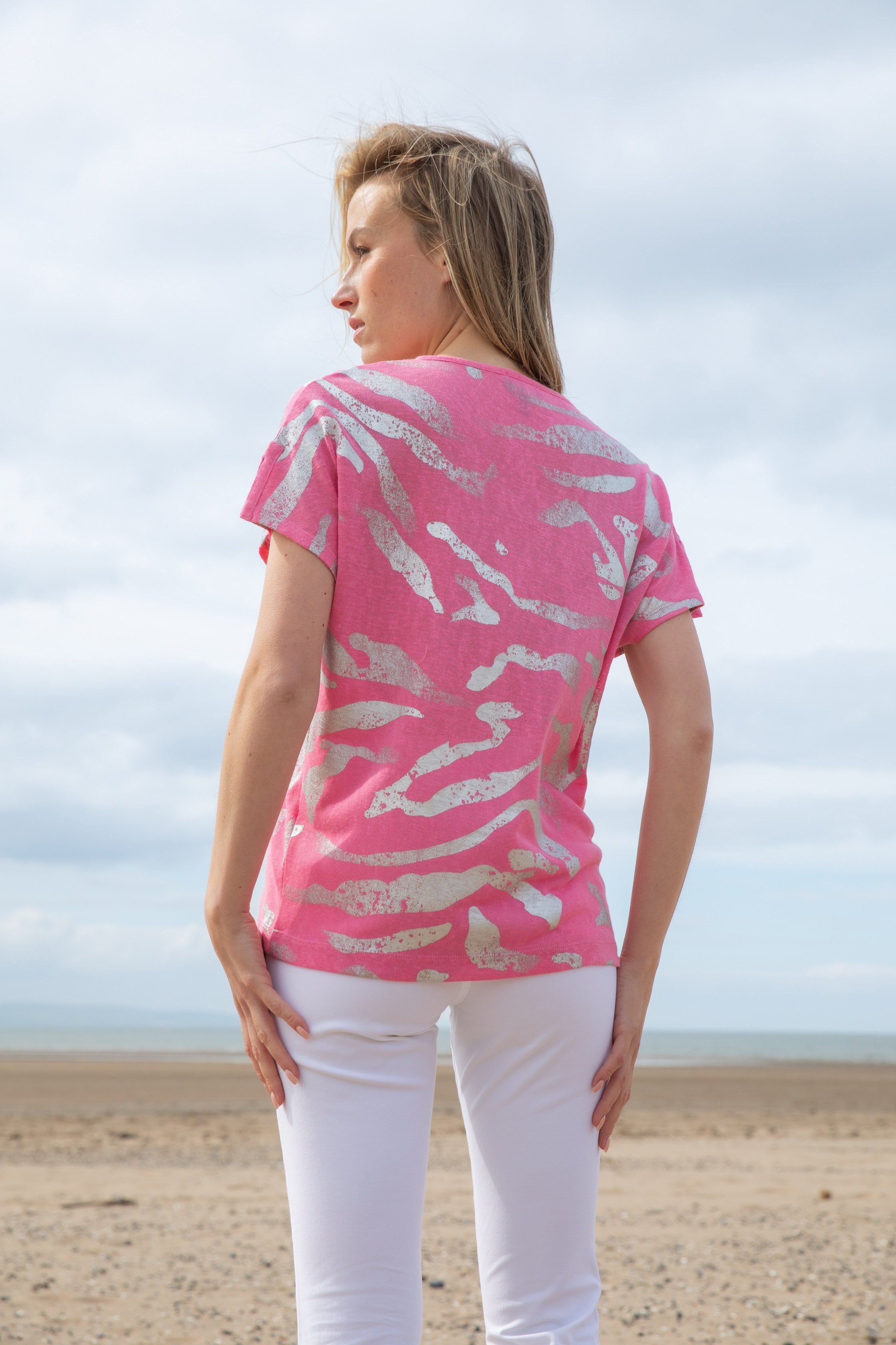KADOU BOUTIQUE Marble V-Neck Foil Print Top — lifestyle context