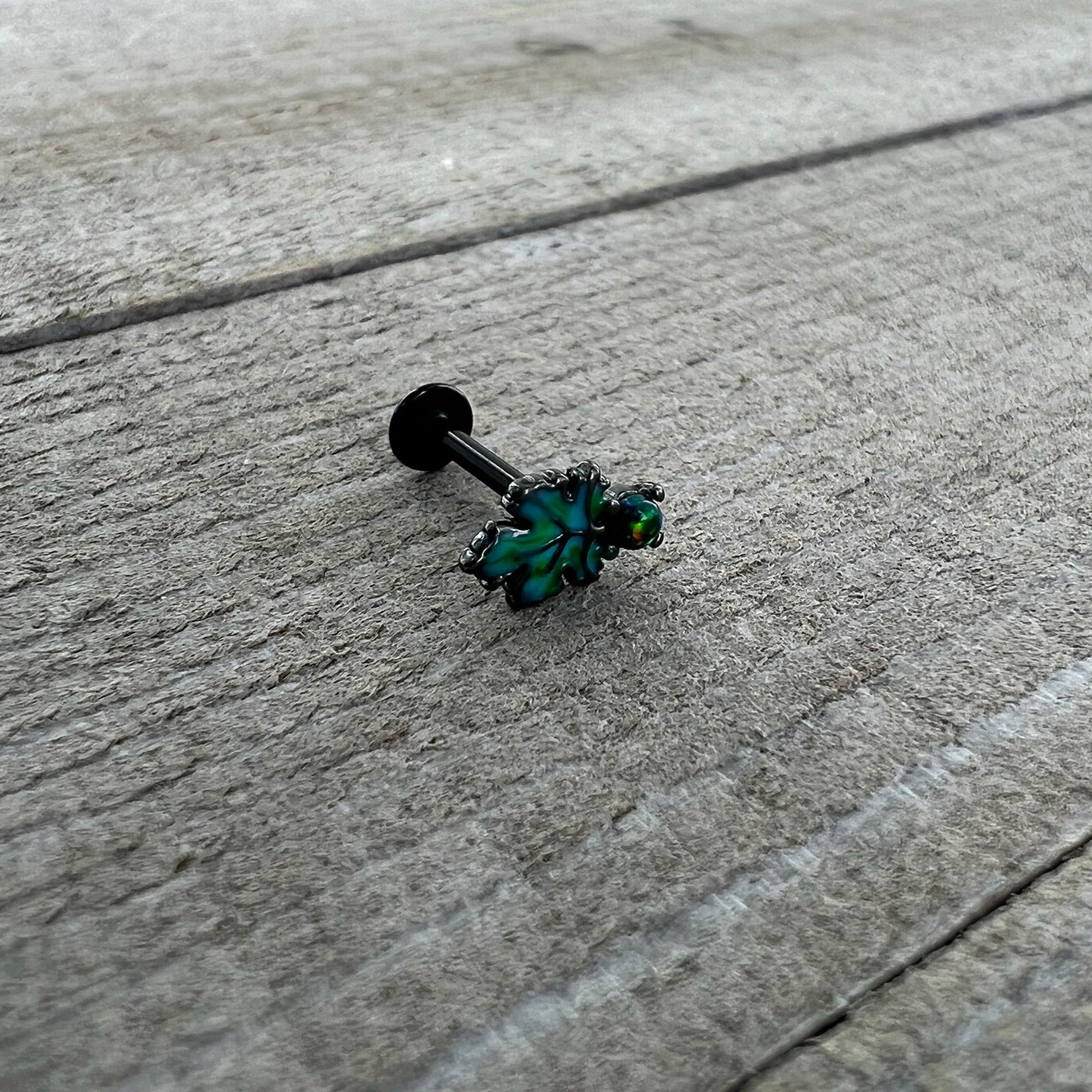 BodyCandy 16G 5/16 Green Synthetic Opal Black Fall Leaf Labret Monroe Tragus — alternative angle
