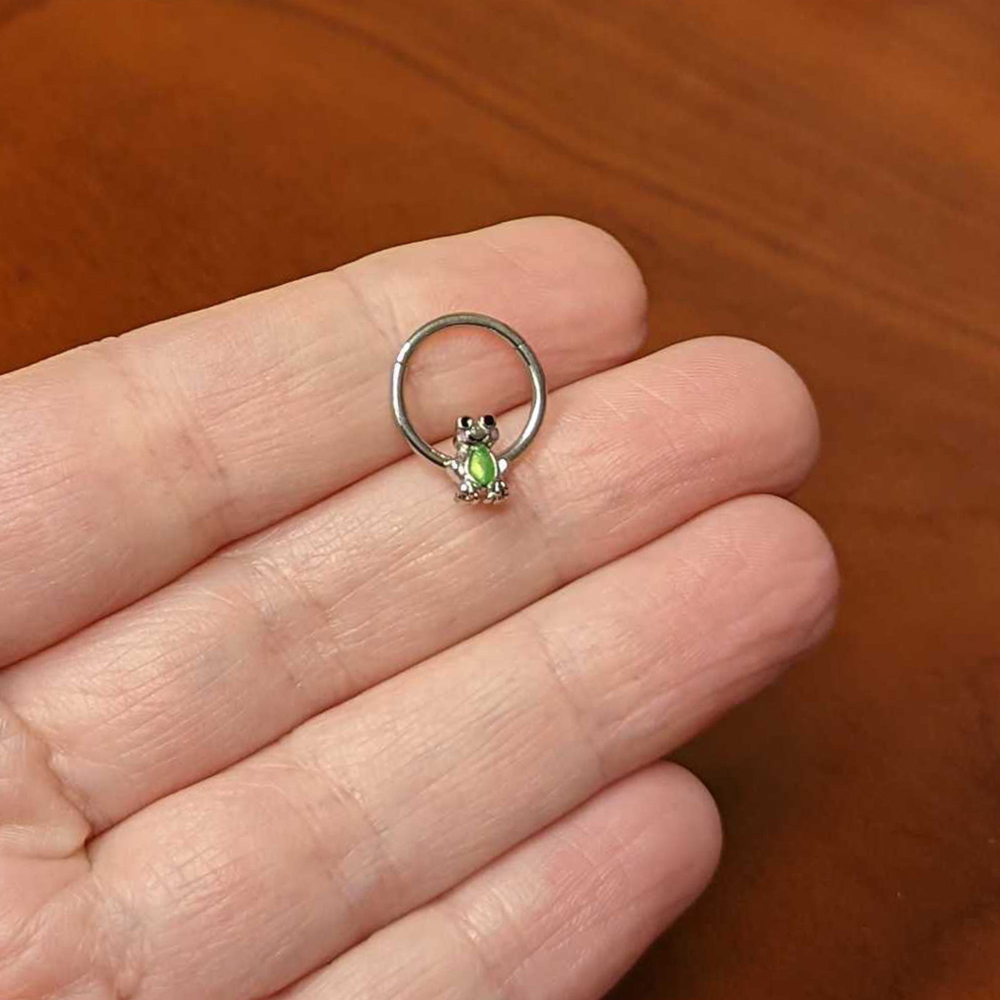 BodyCandy 16G 3/8 Light Green Groovy Frog Hinged Segment Ring — side view