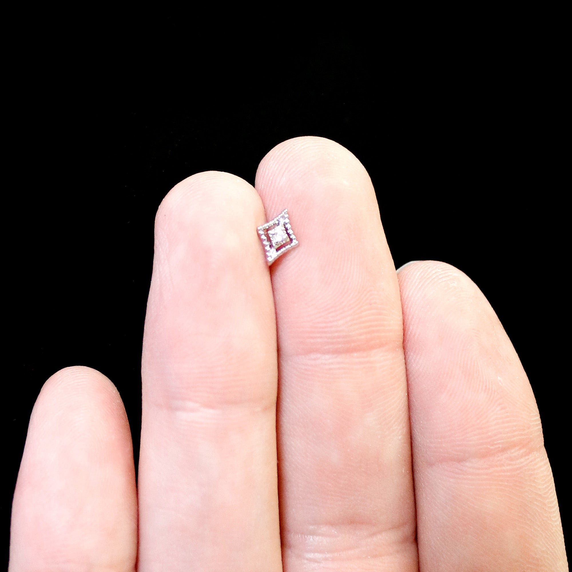 BodyCandy 16G 5/16 Clear Gem Deco Textured Rhombus Labret Monroe Tragus — in-use photo